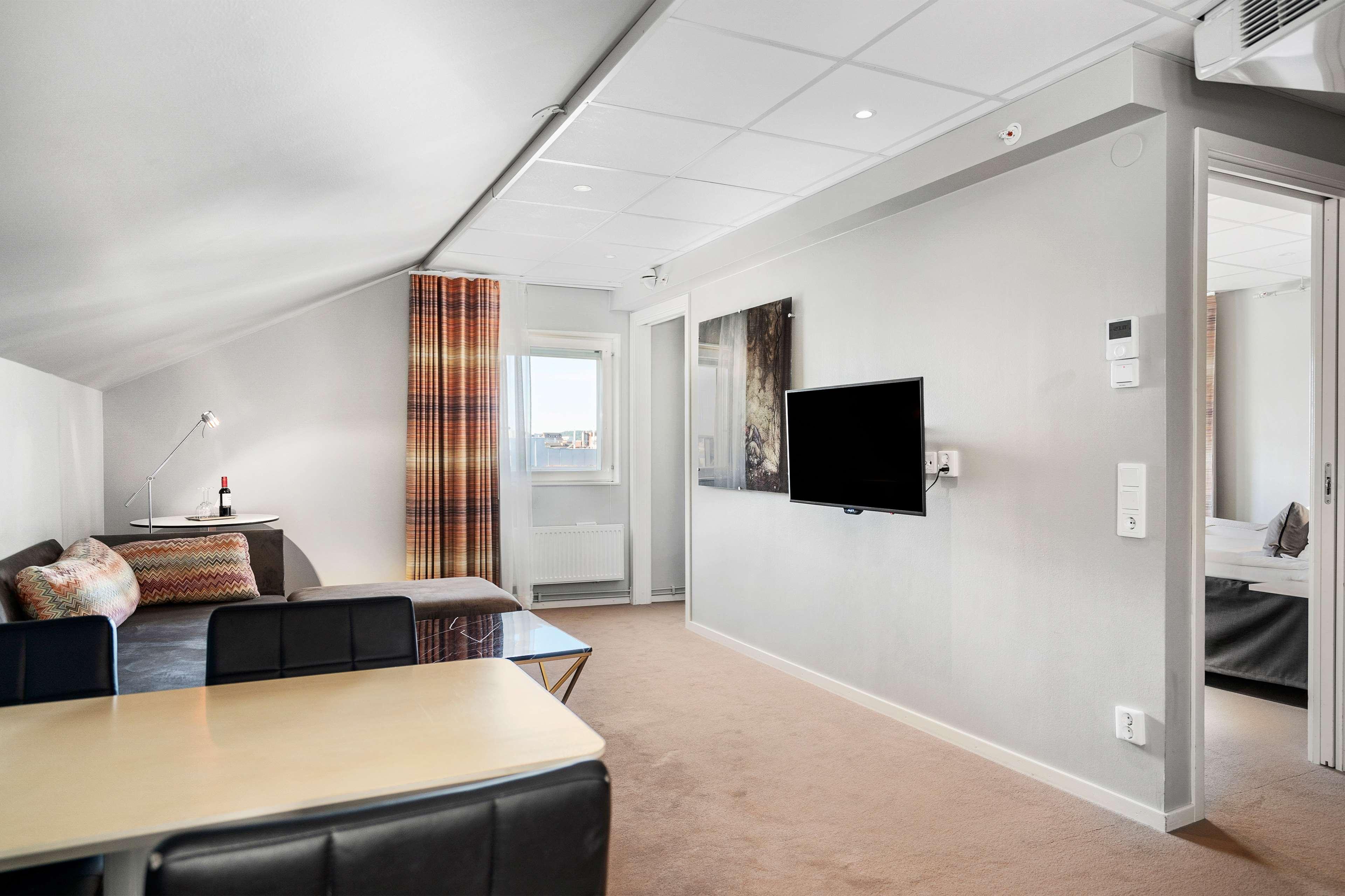 Quadruple King Size Bed