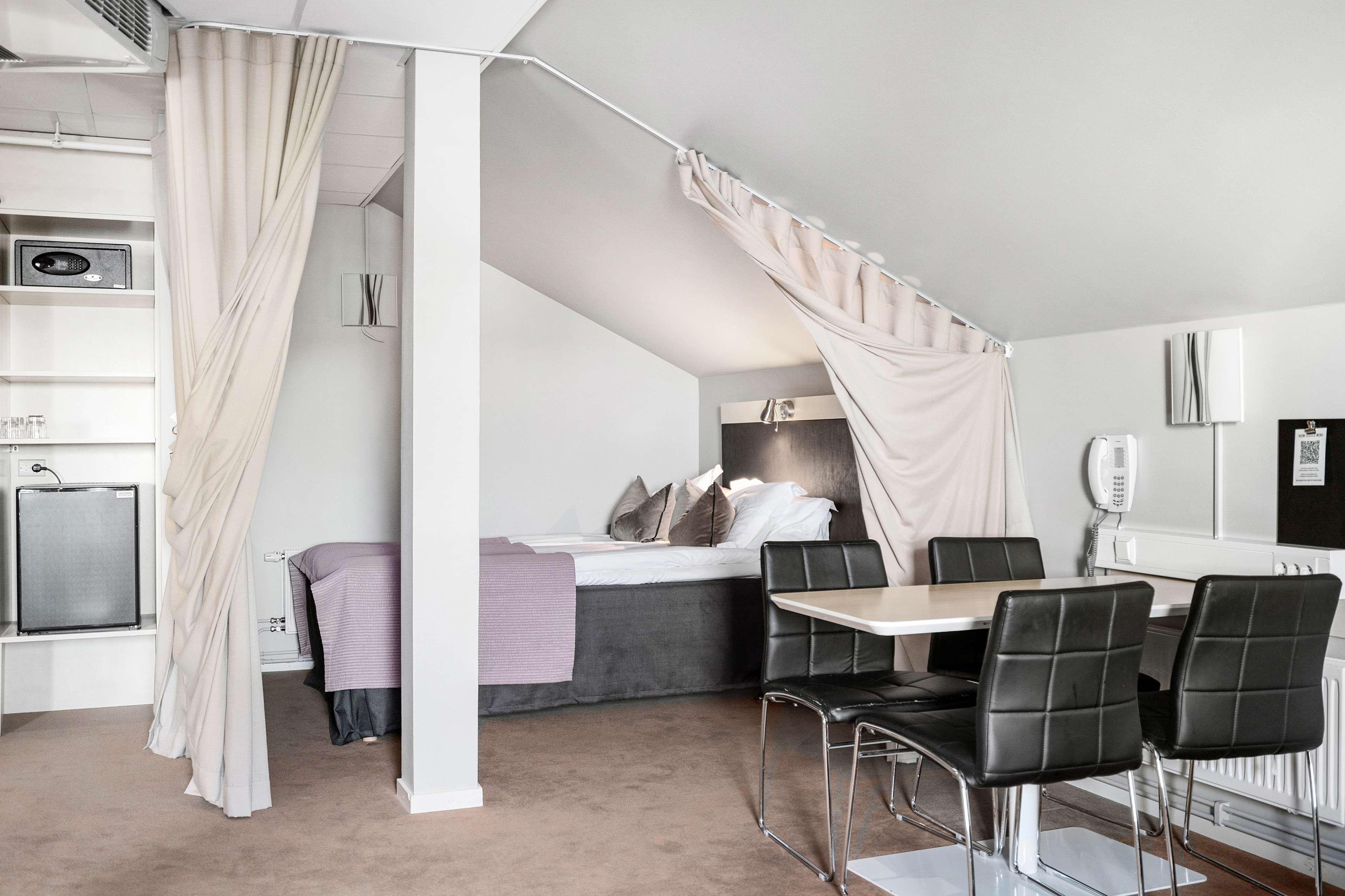 Quadruple King Size Bed