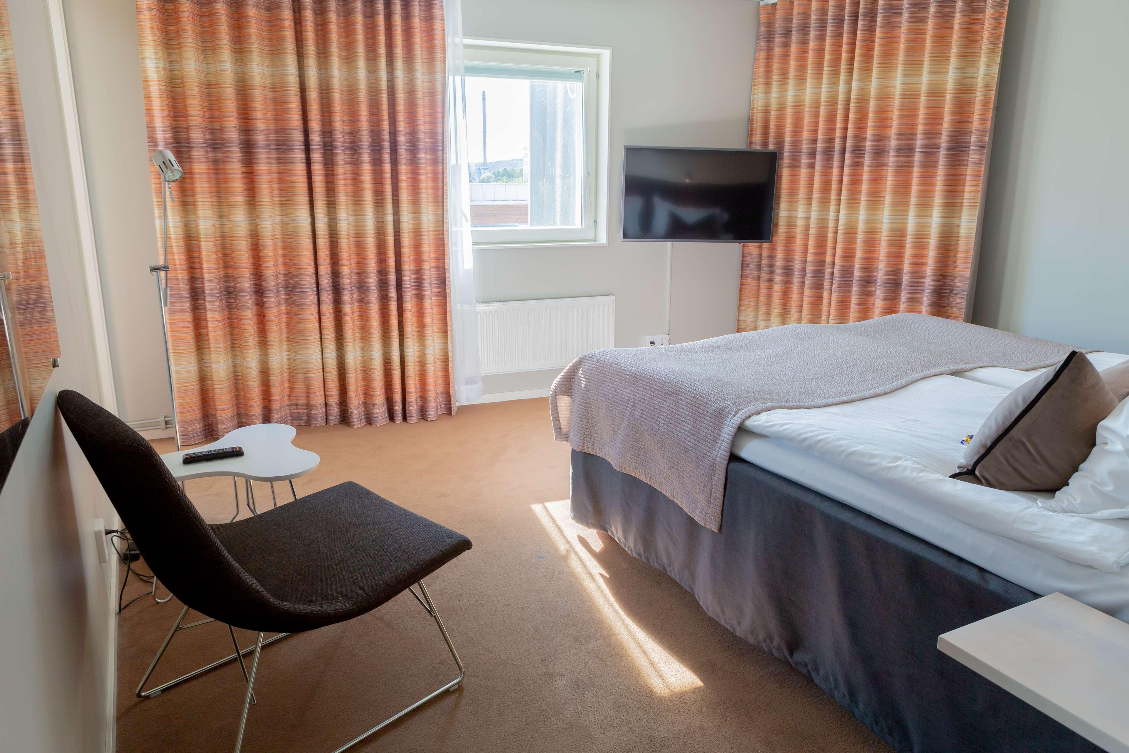 Quadruple King Size Bed