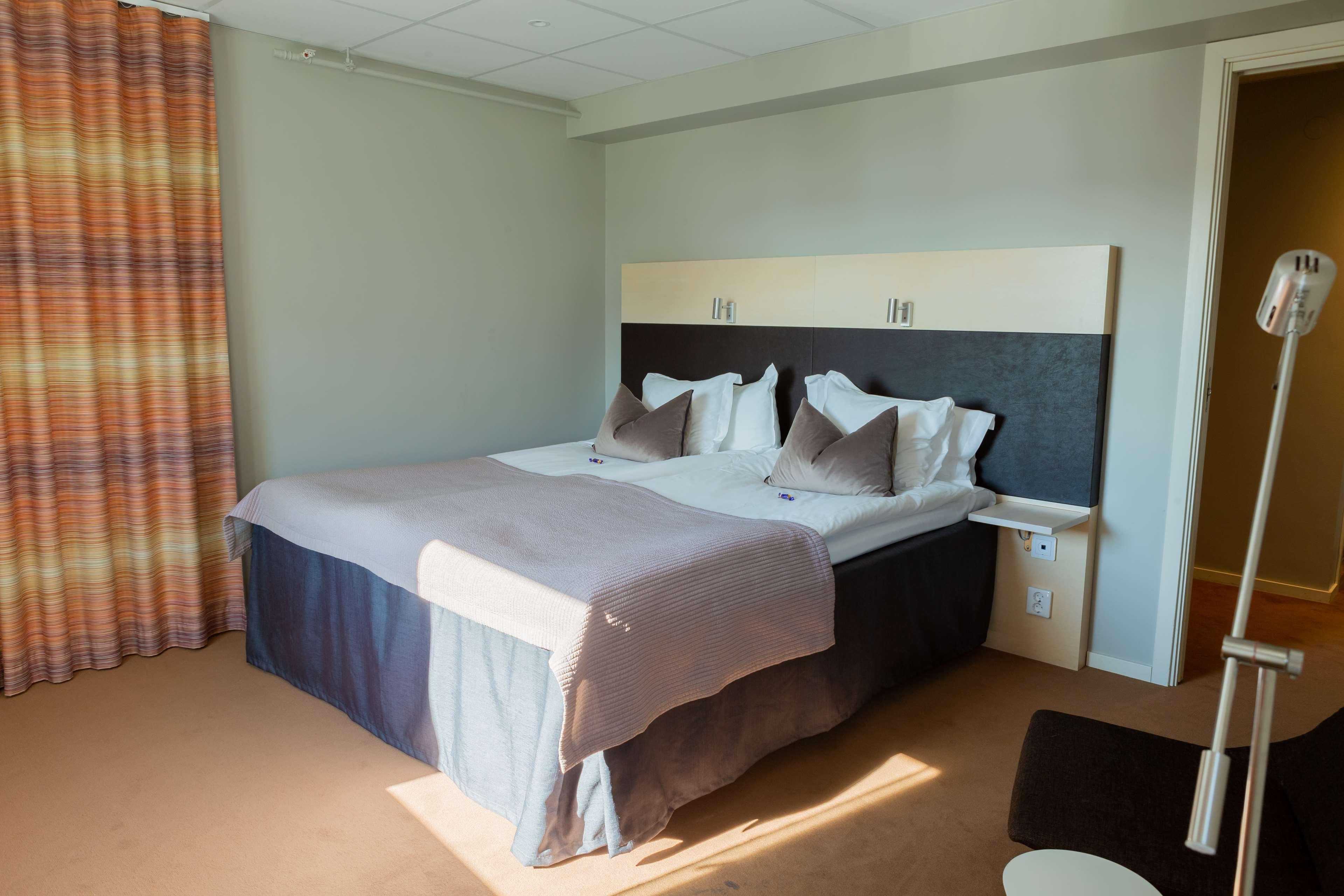 Quadruple King Size Bed