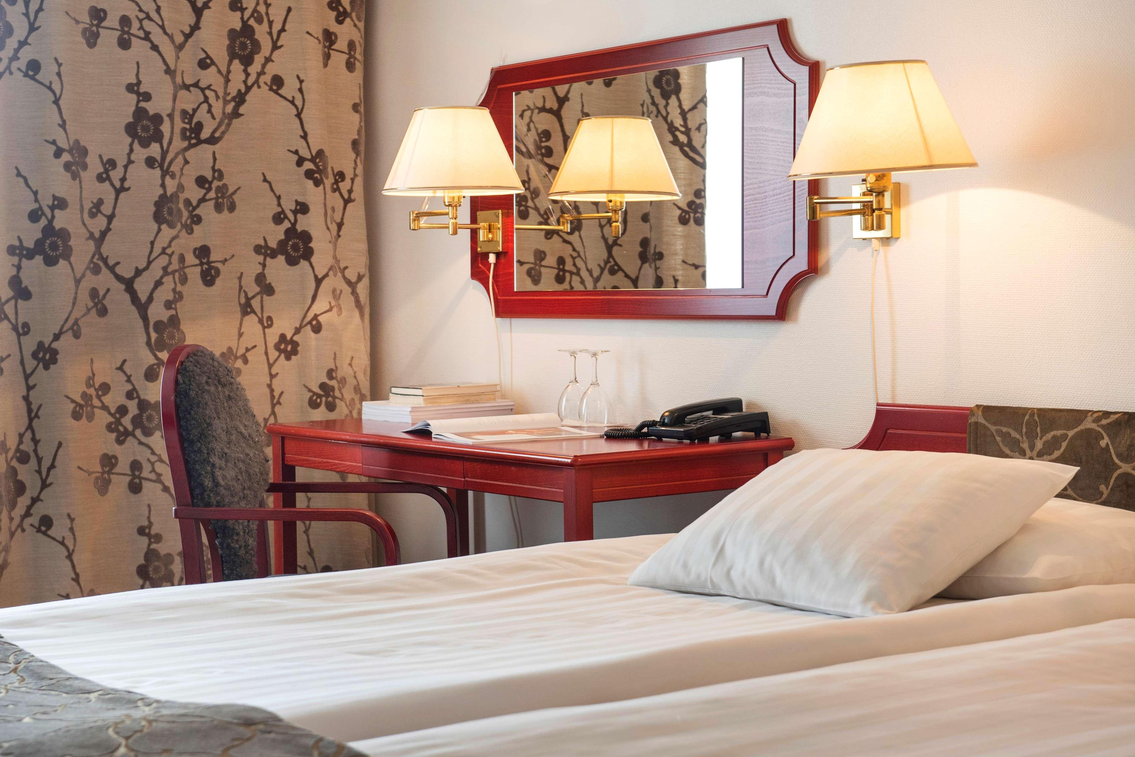 Quadruple Non Smoking