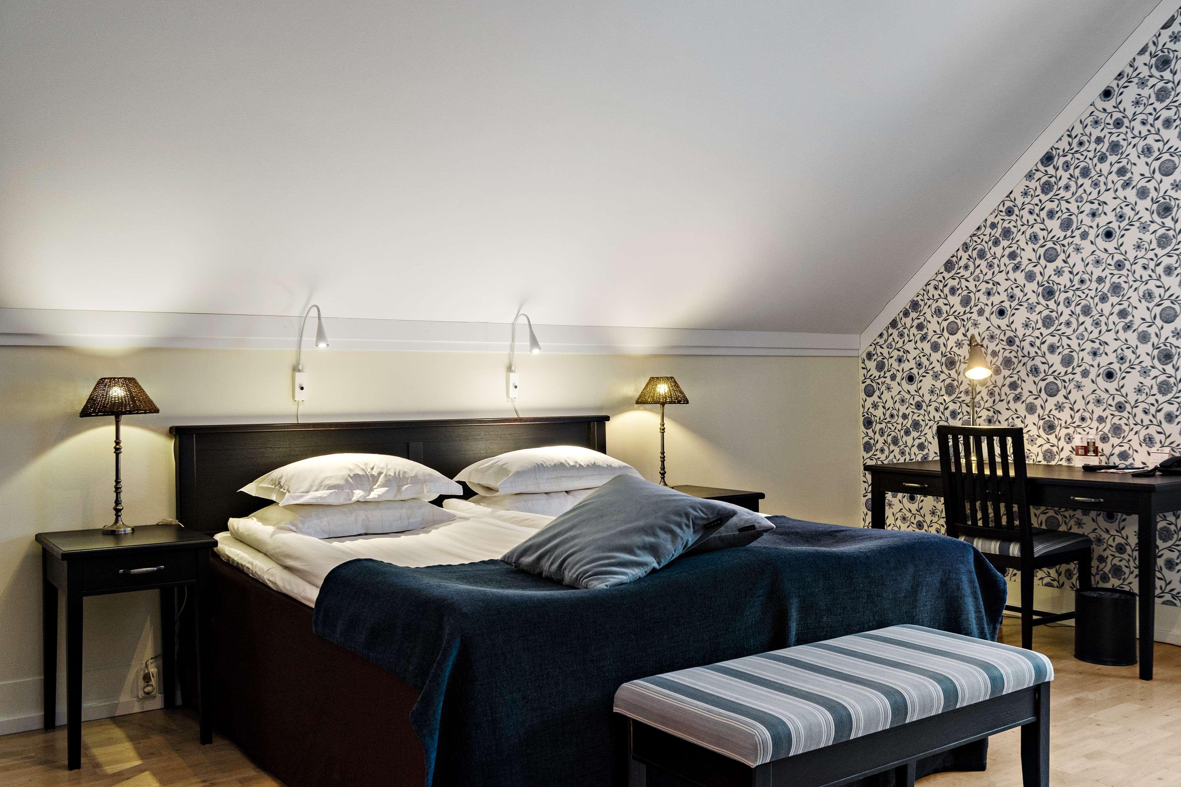 Junior Suite Queen Size Bed