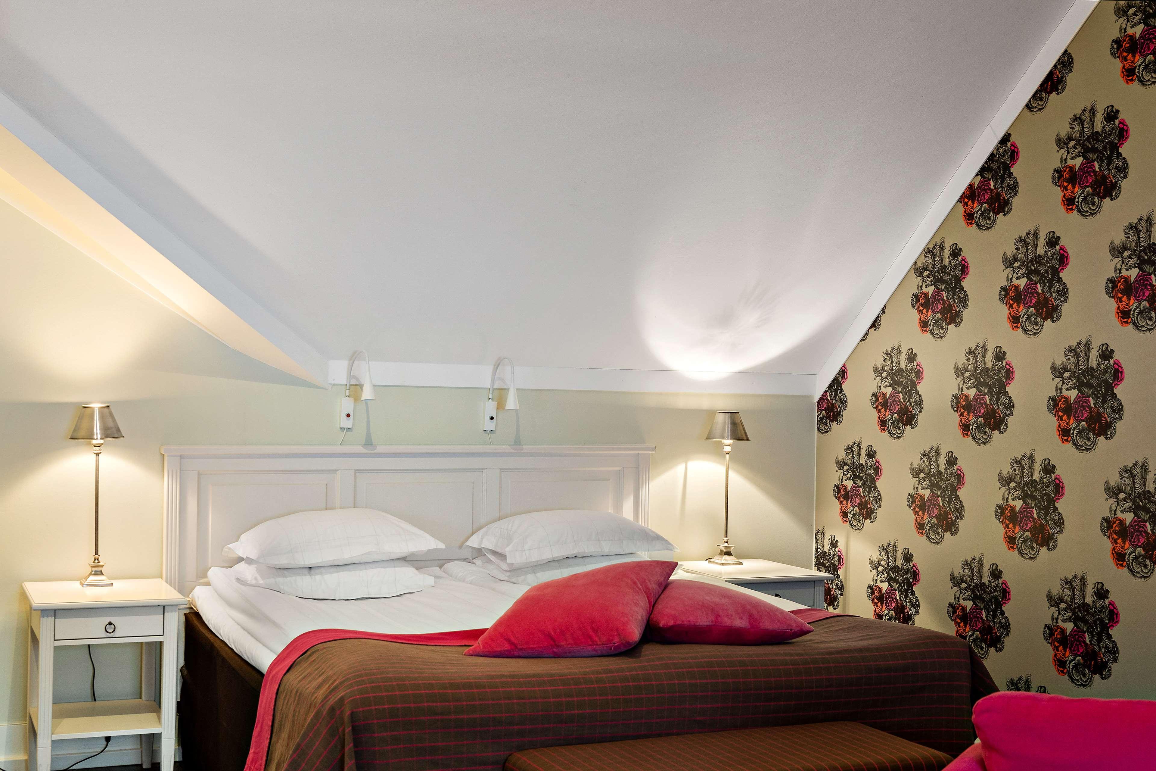 Junior Suite Queen Size Bed