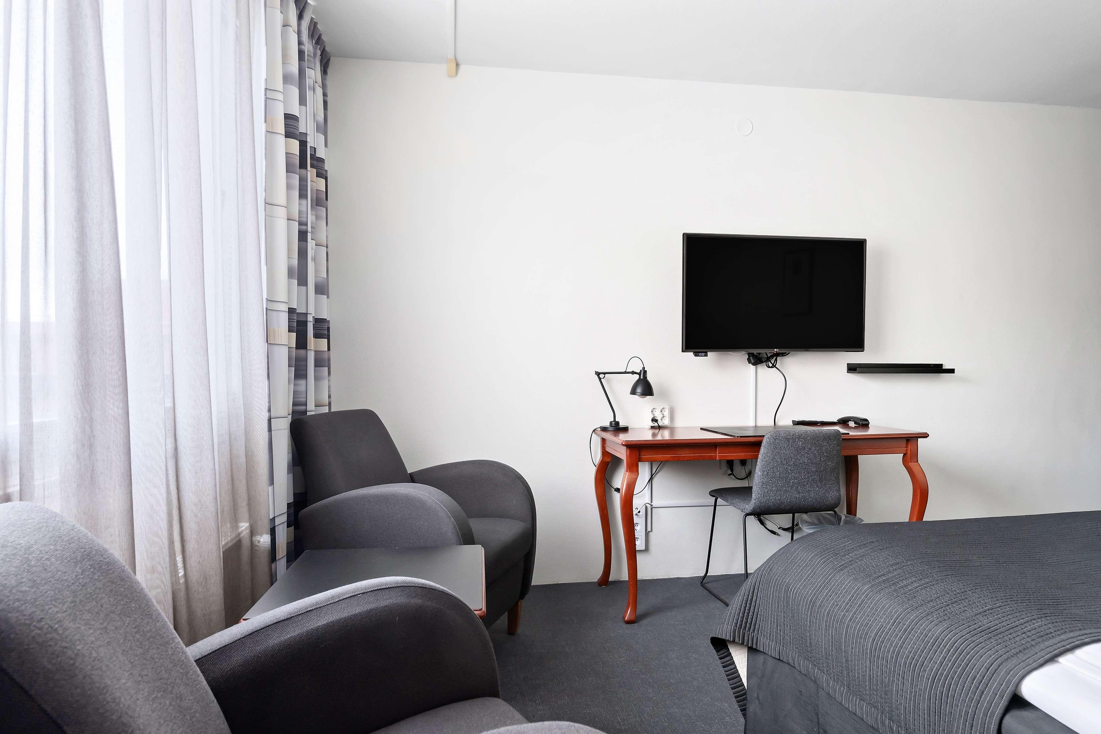 Double Queen Size Bed