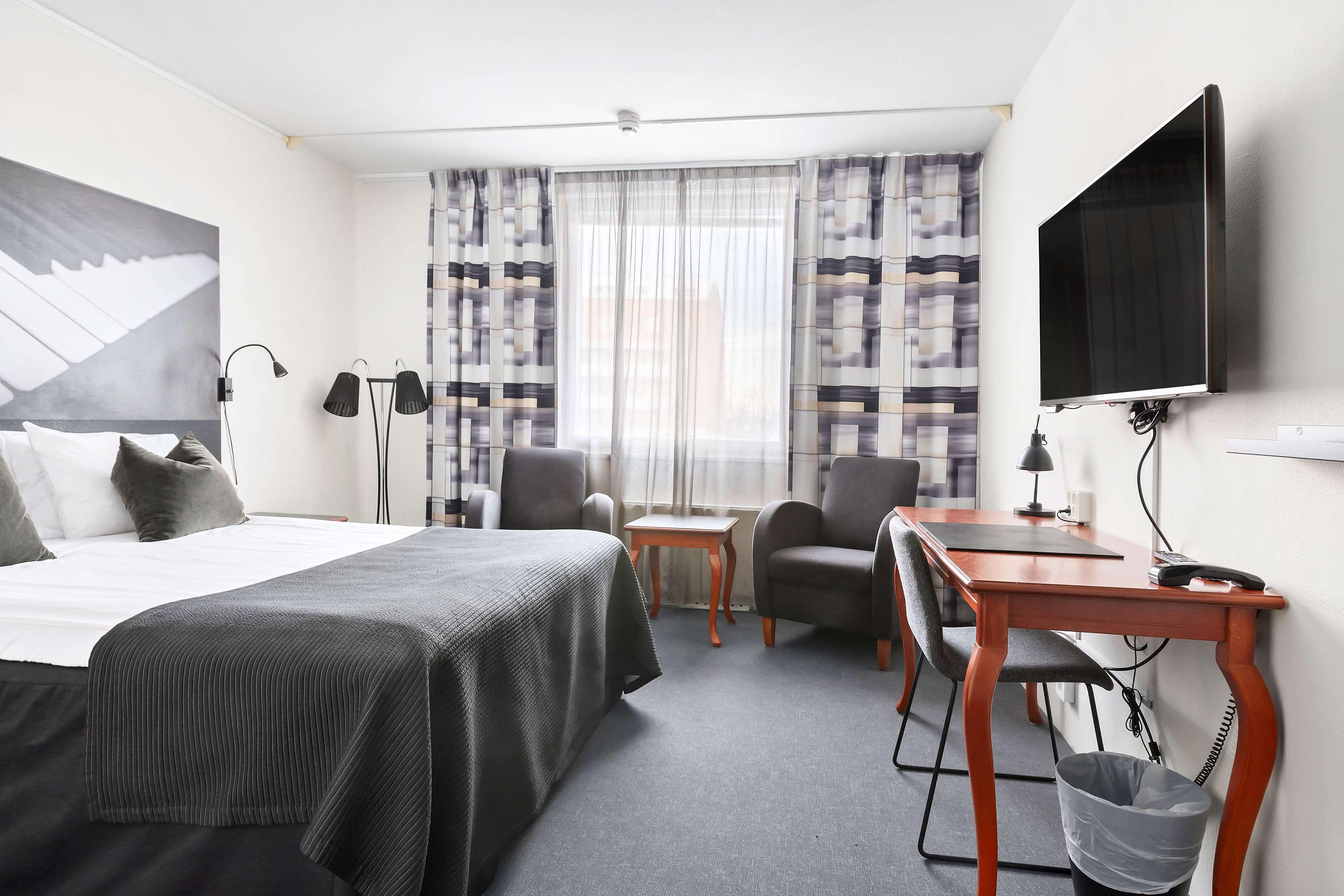 Double Queen Size Bed