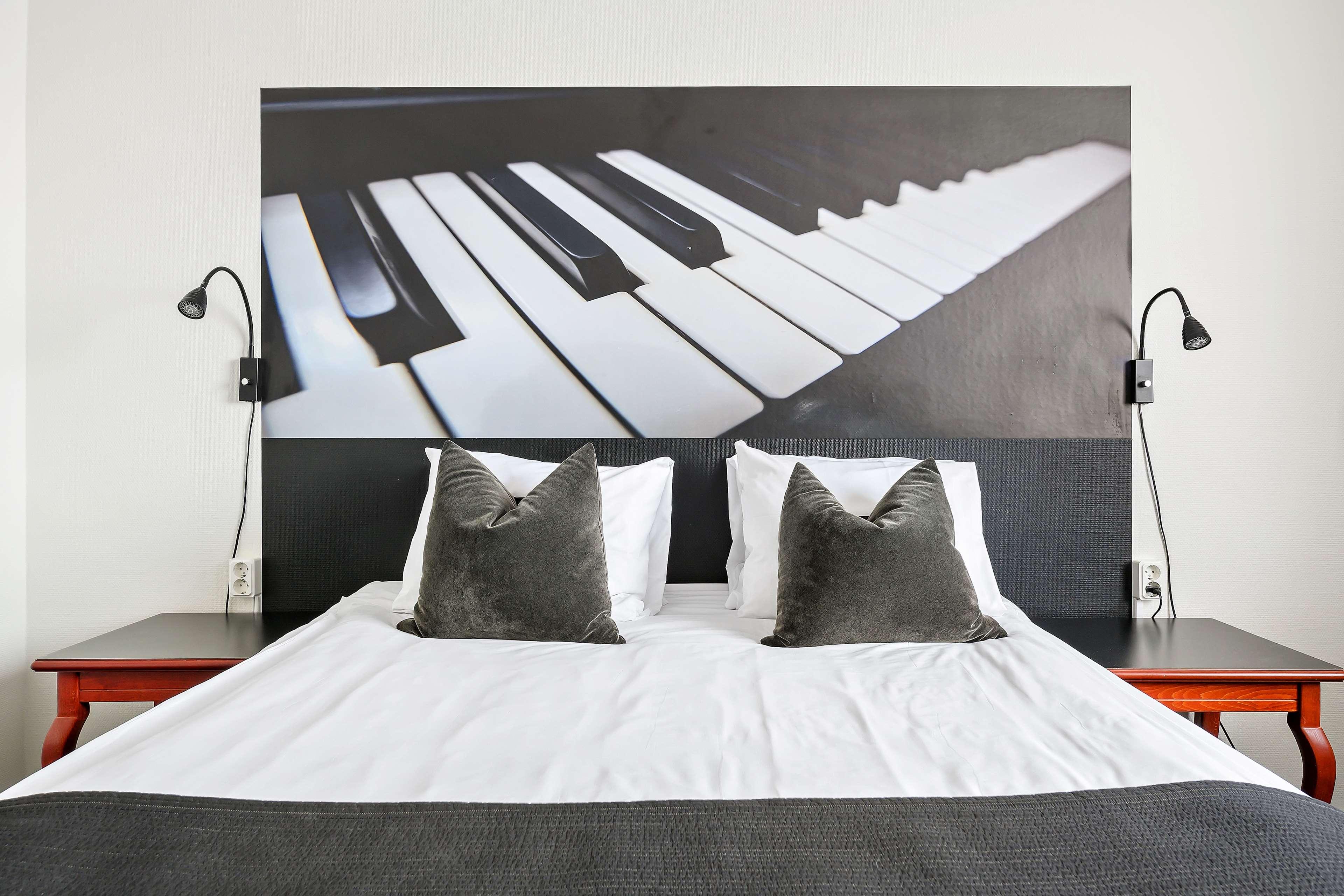 Double Queen Size Bed