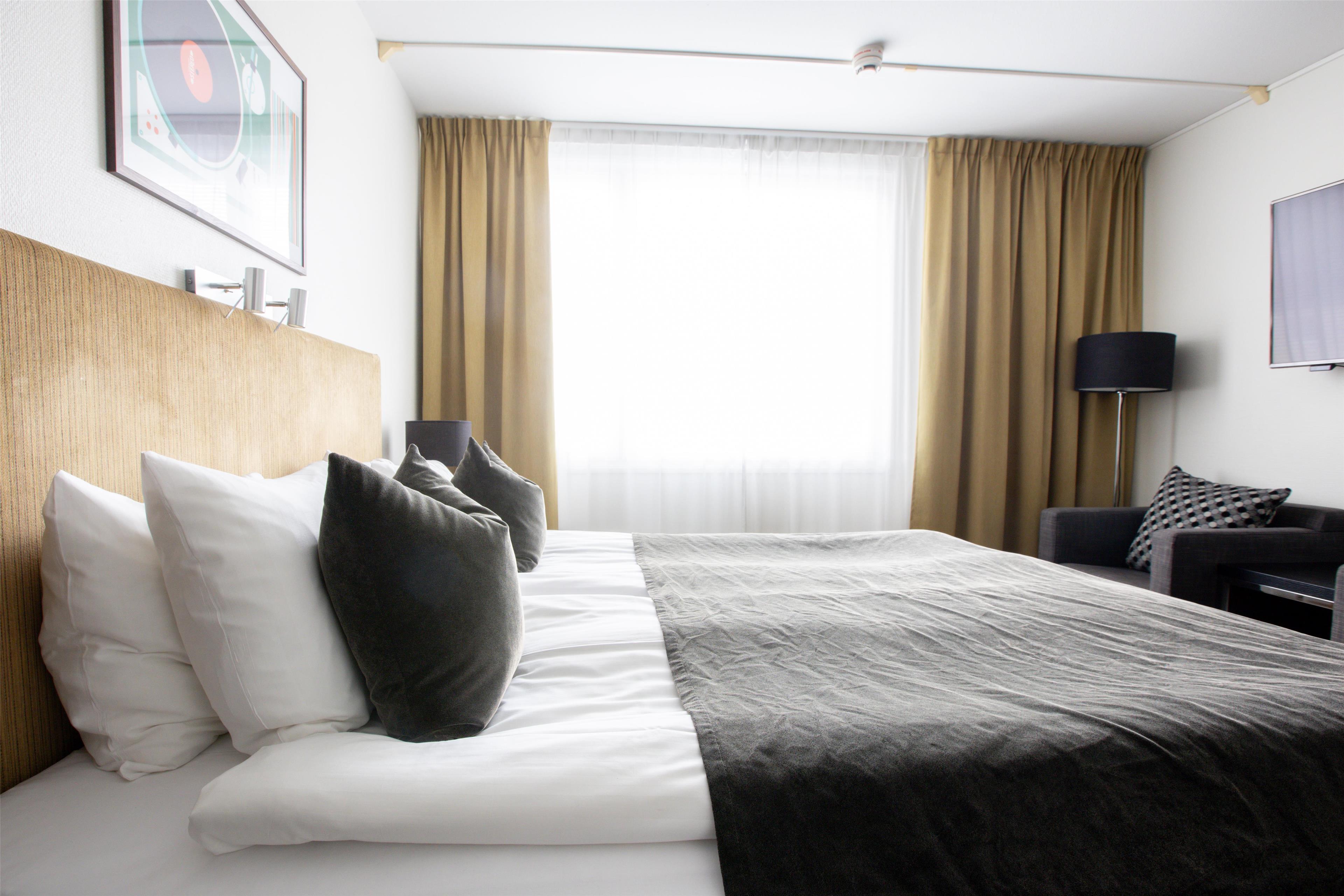 Double Queen Size Bed