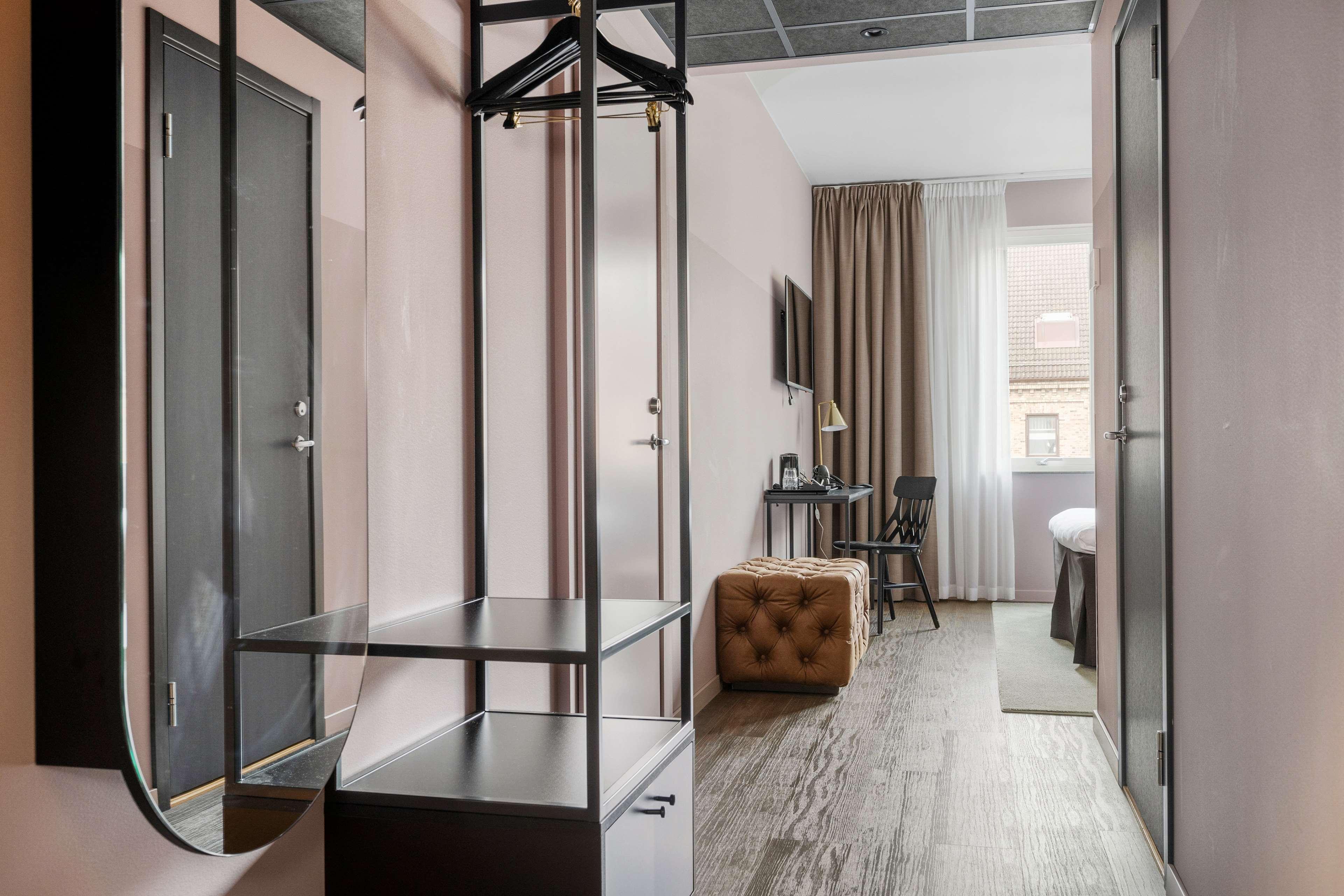 Double Queen Bed Non Smoking