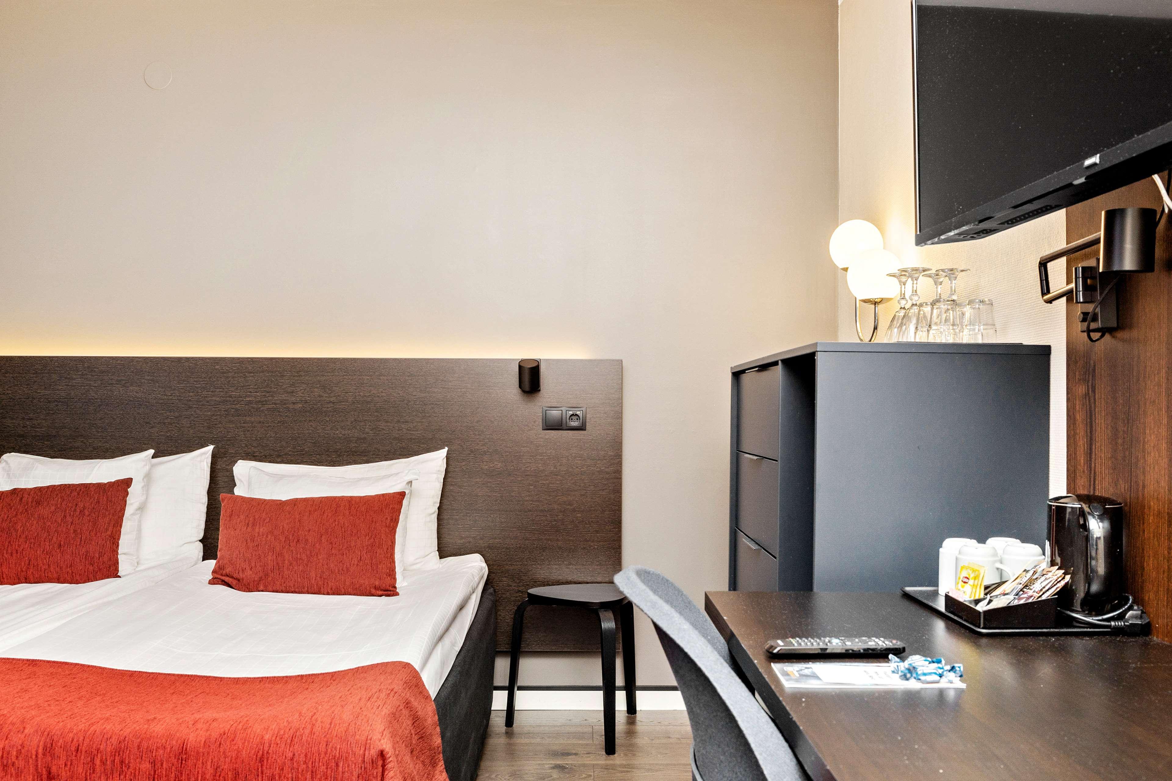 Family Room Queen Size Bed