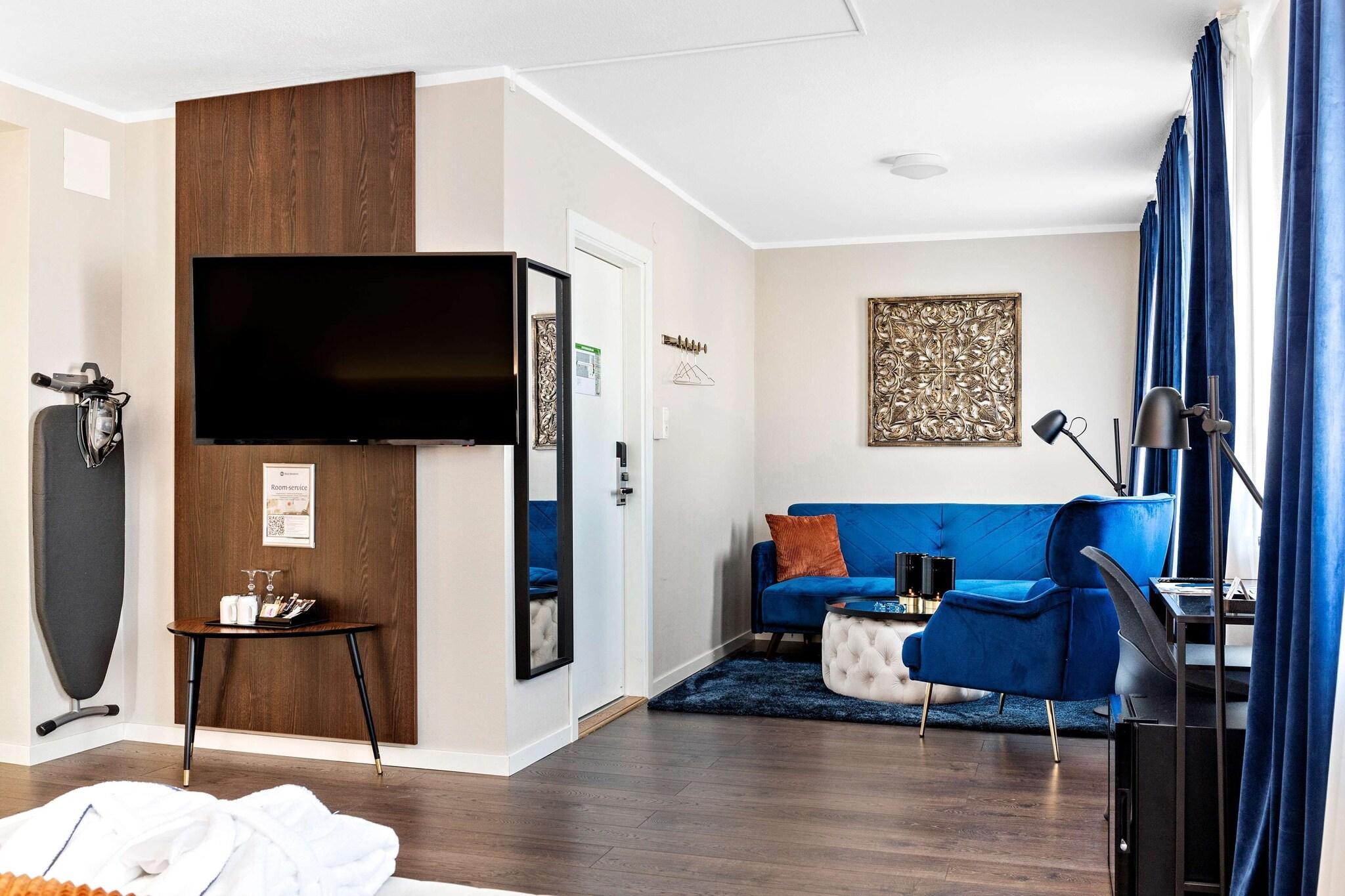 Family Room Queen Size Bed