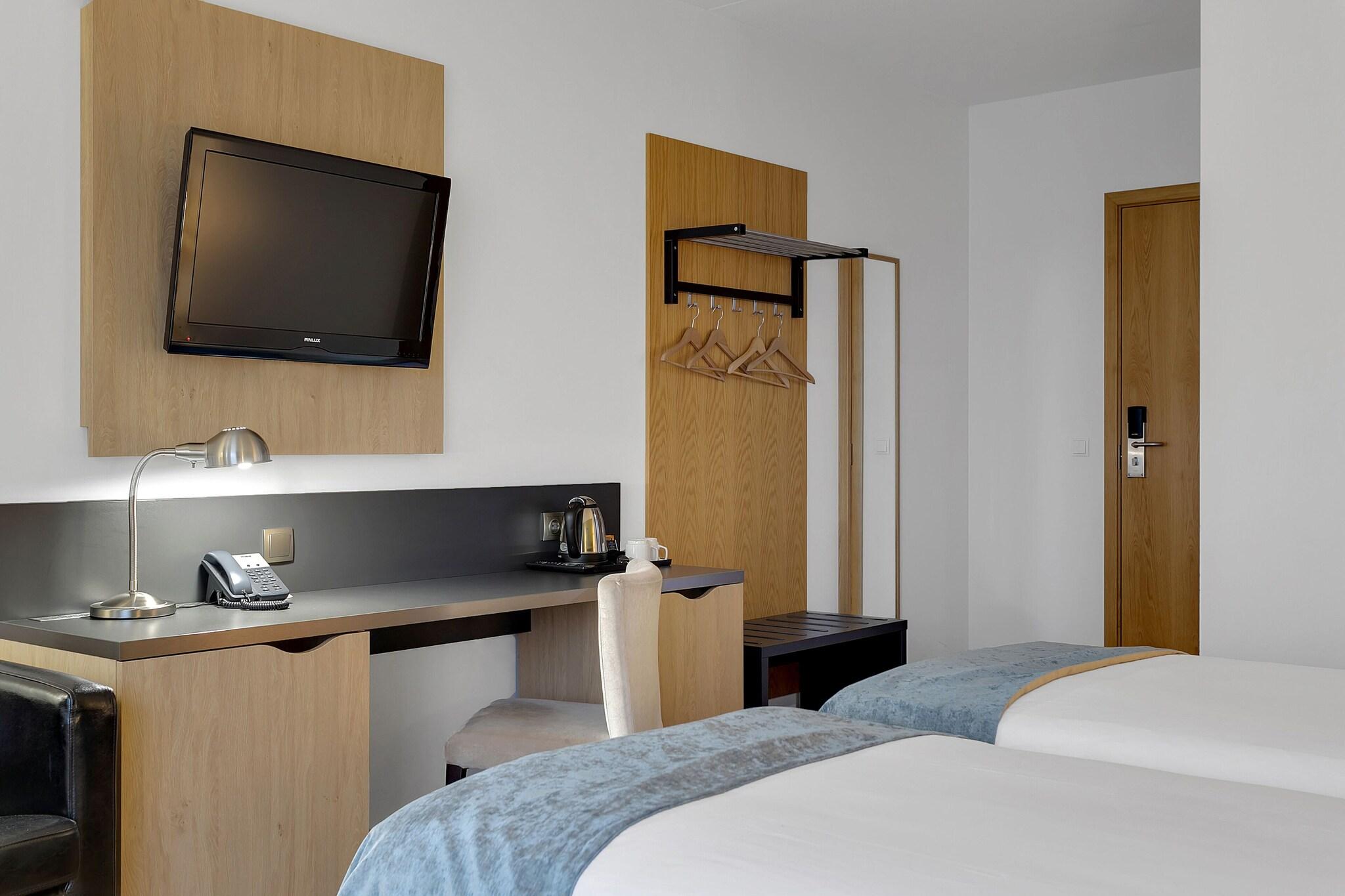 Double or Twin Queen Size Bed