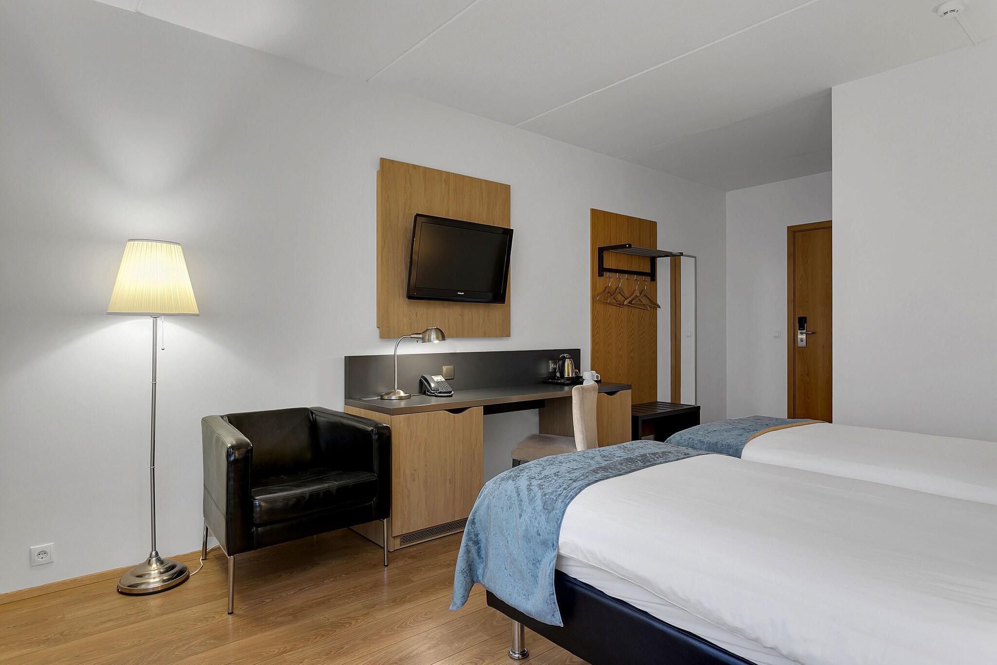 Double or Twin Queen Size Bed