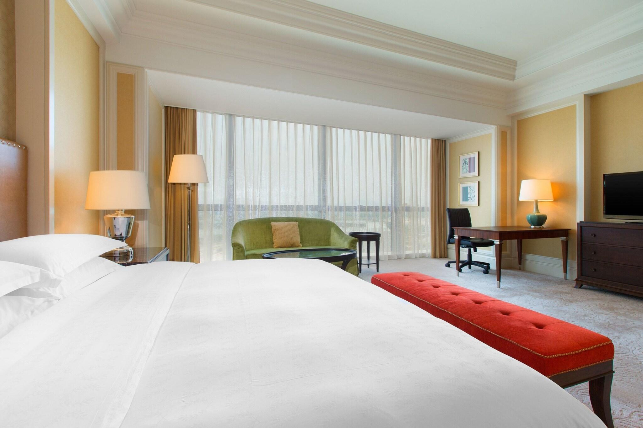 Double Deluxe King Bed