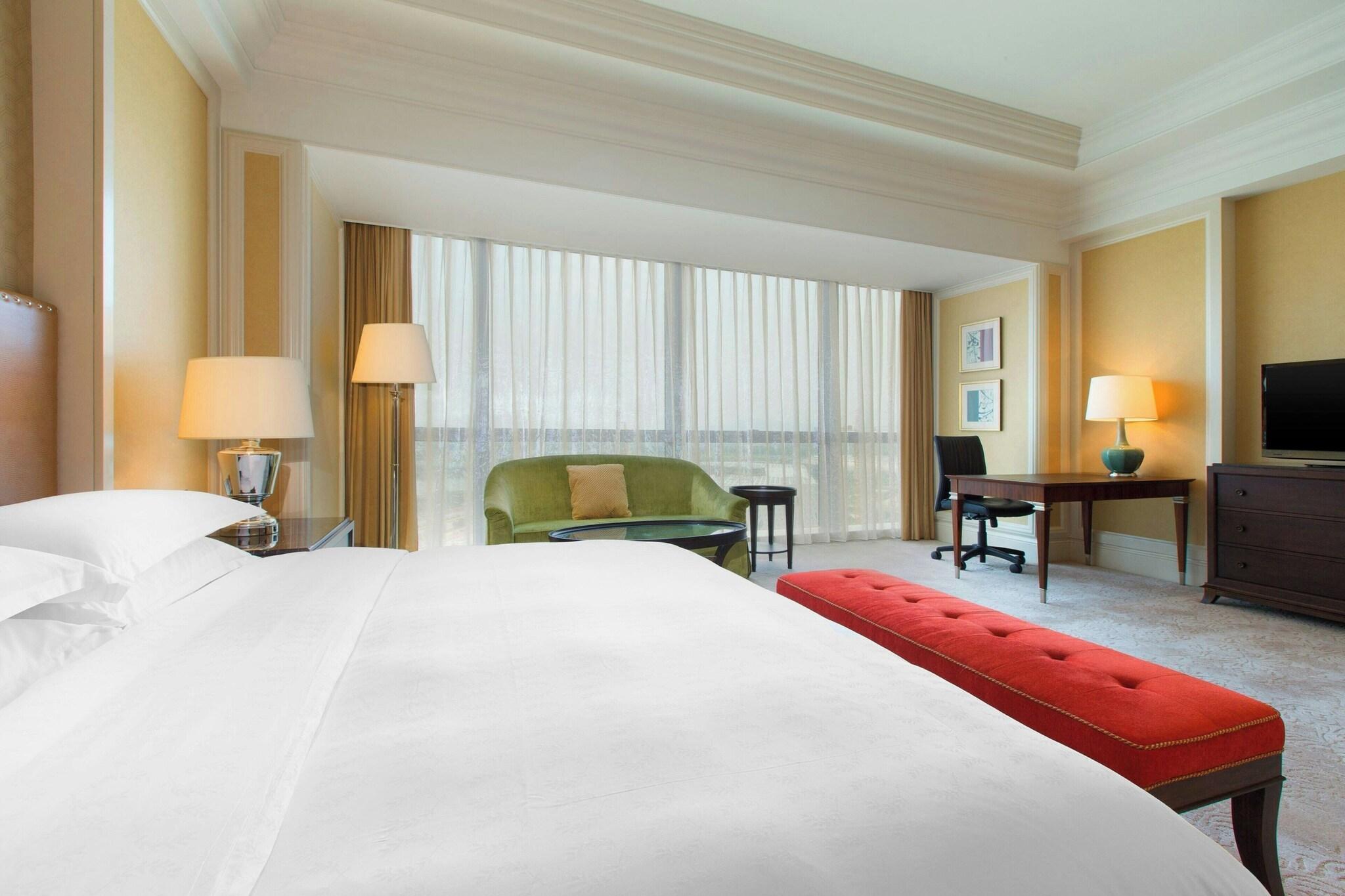 Double Deluxe King Bed