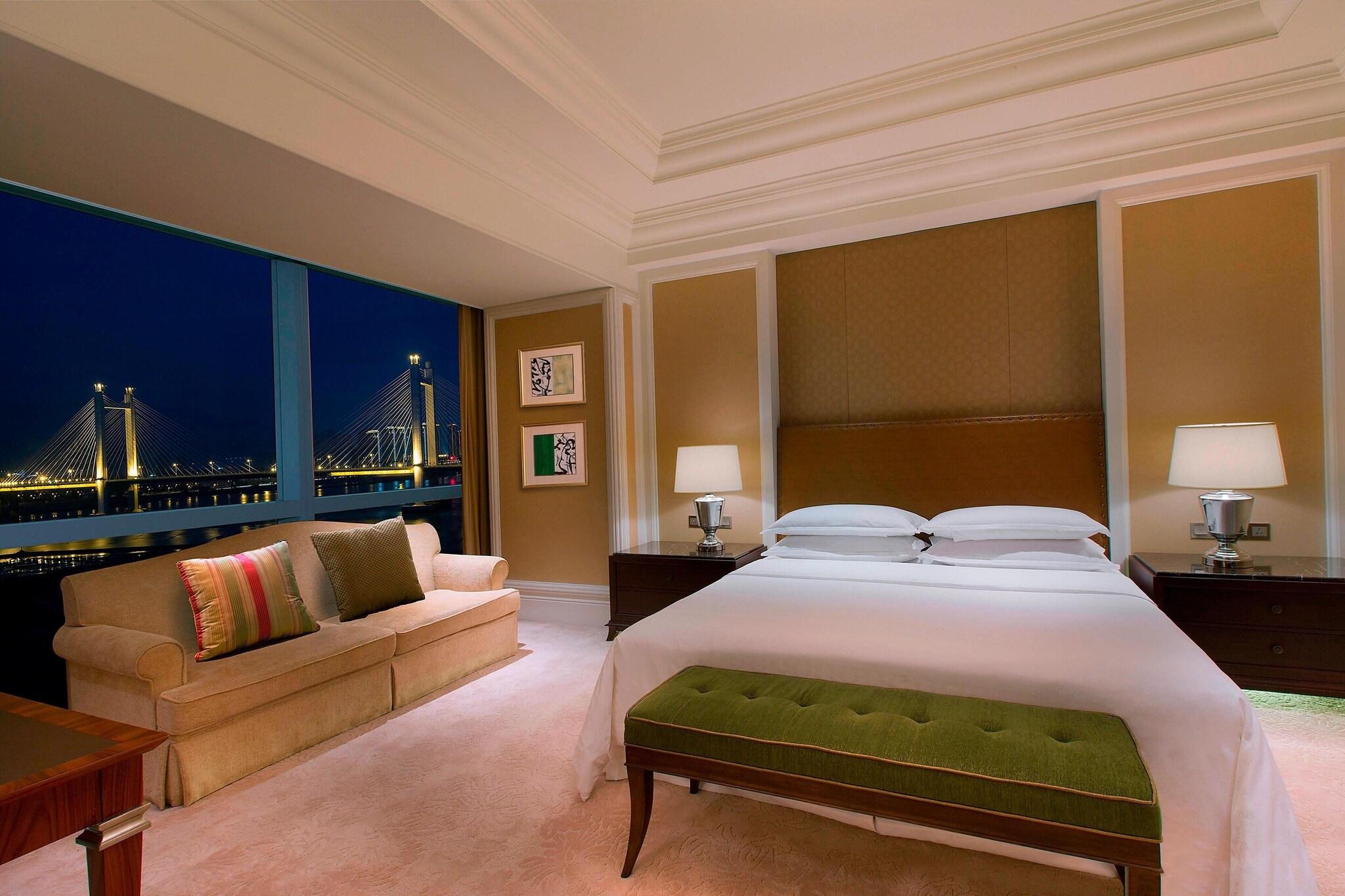 Double Club King Bed