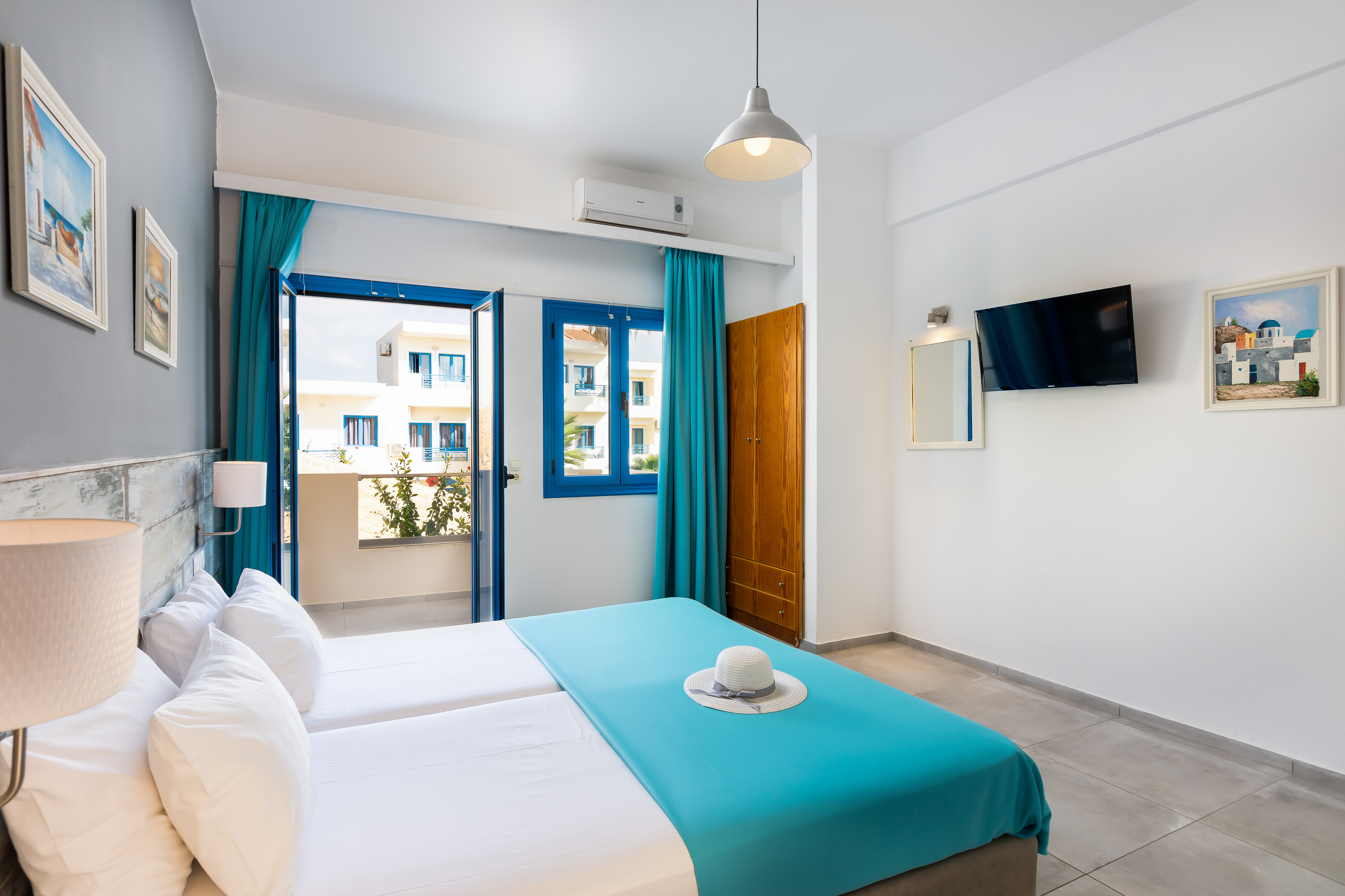 Studio Superior Capacity 2