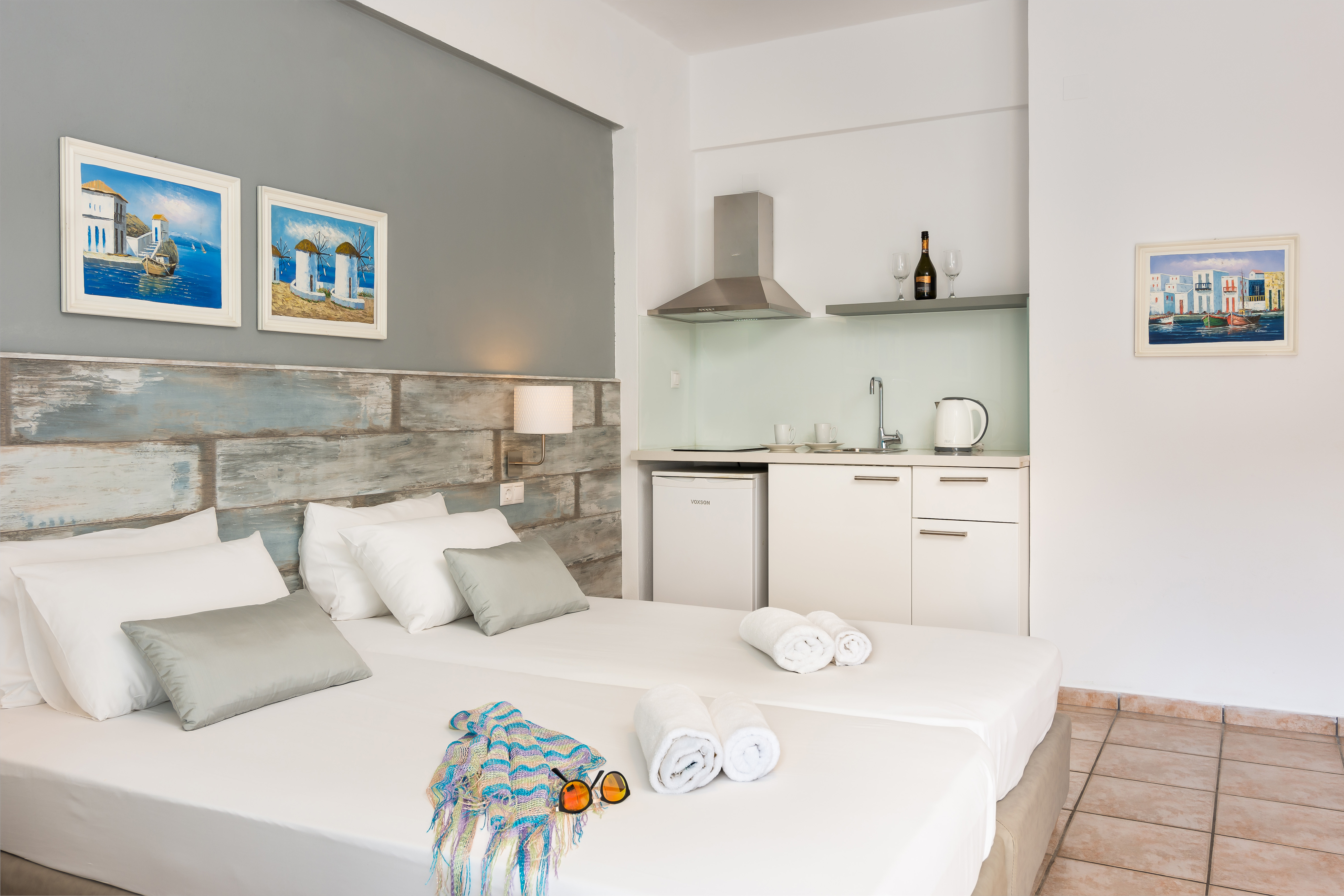 Studio Superior Capacity 3