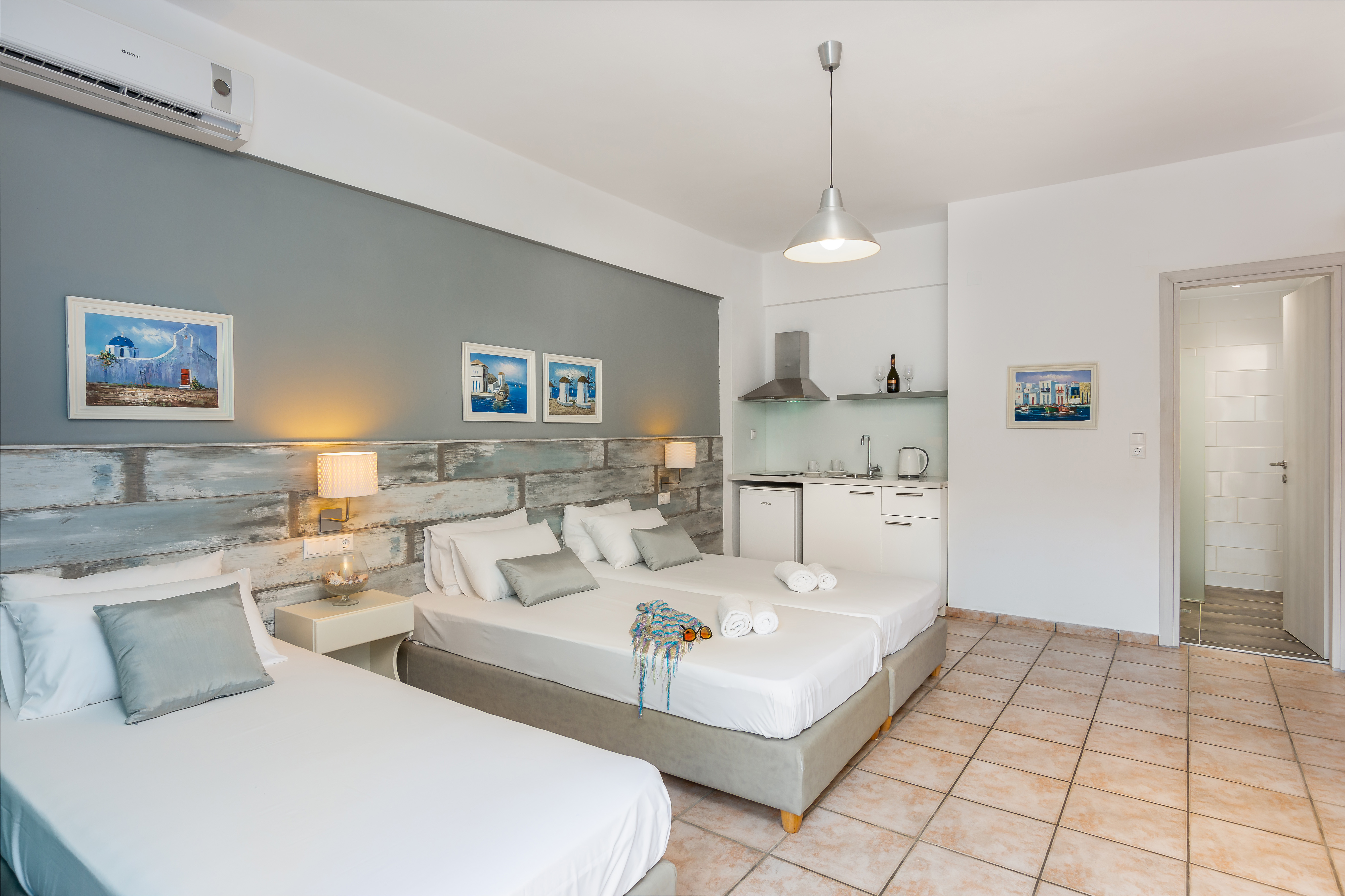 Studio Superior Capacity 3