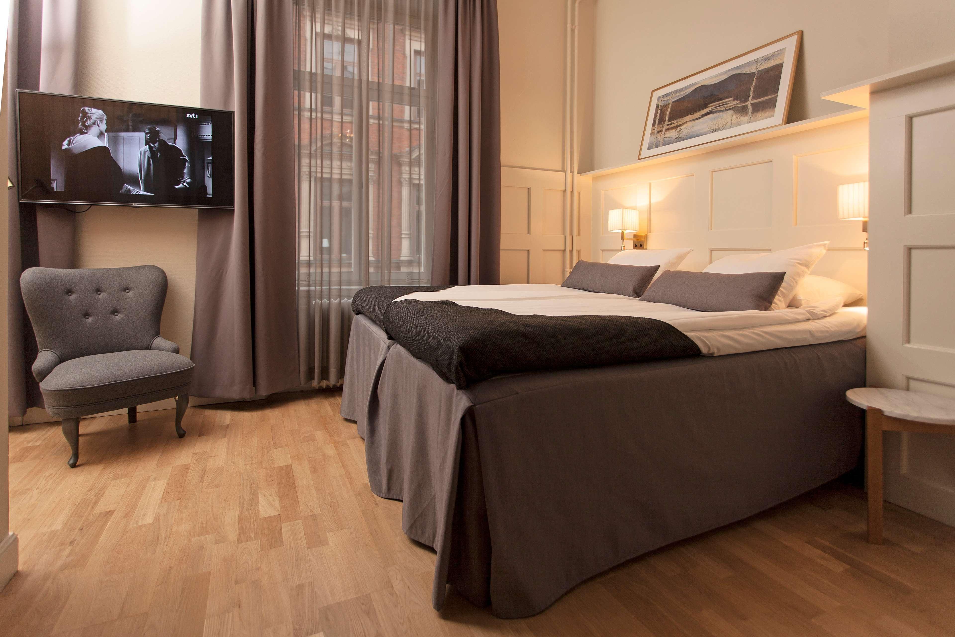 Double Queen Size Bed