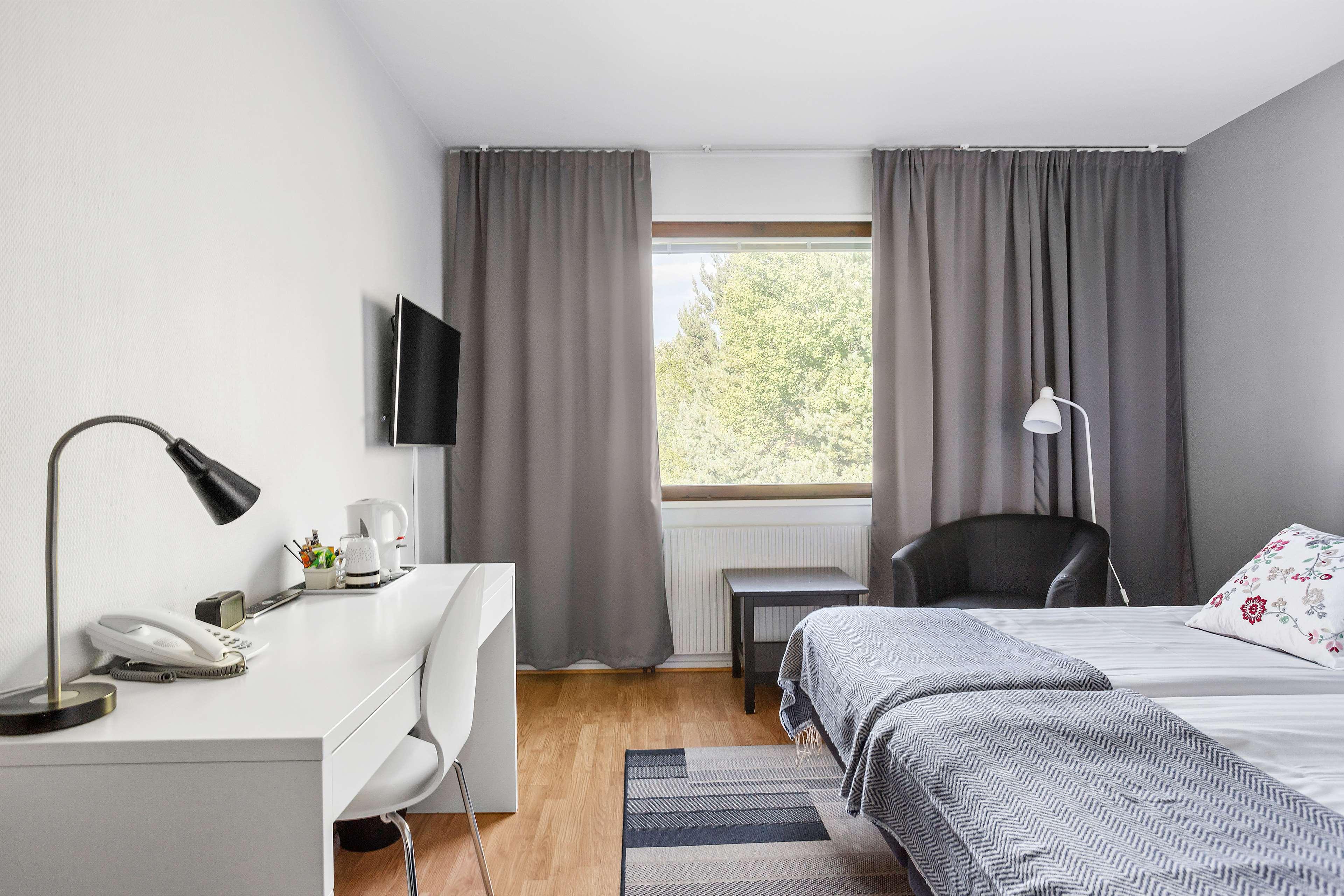 Double Business King Bed