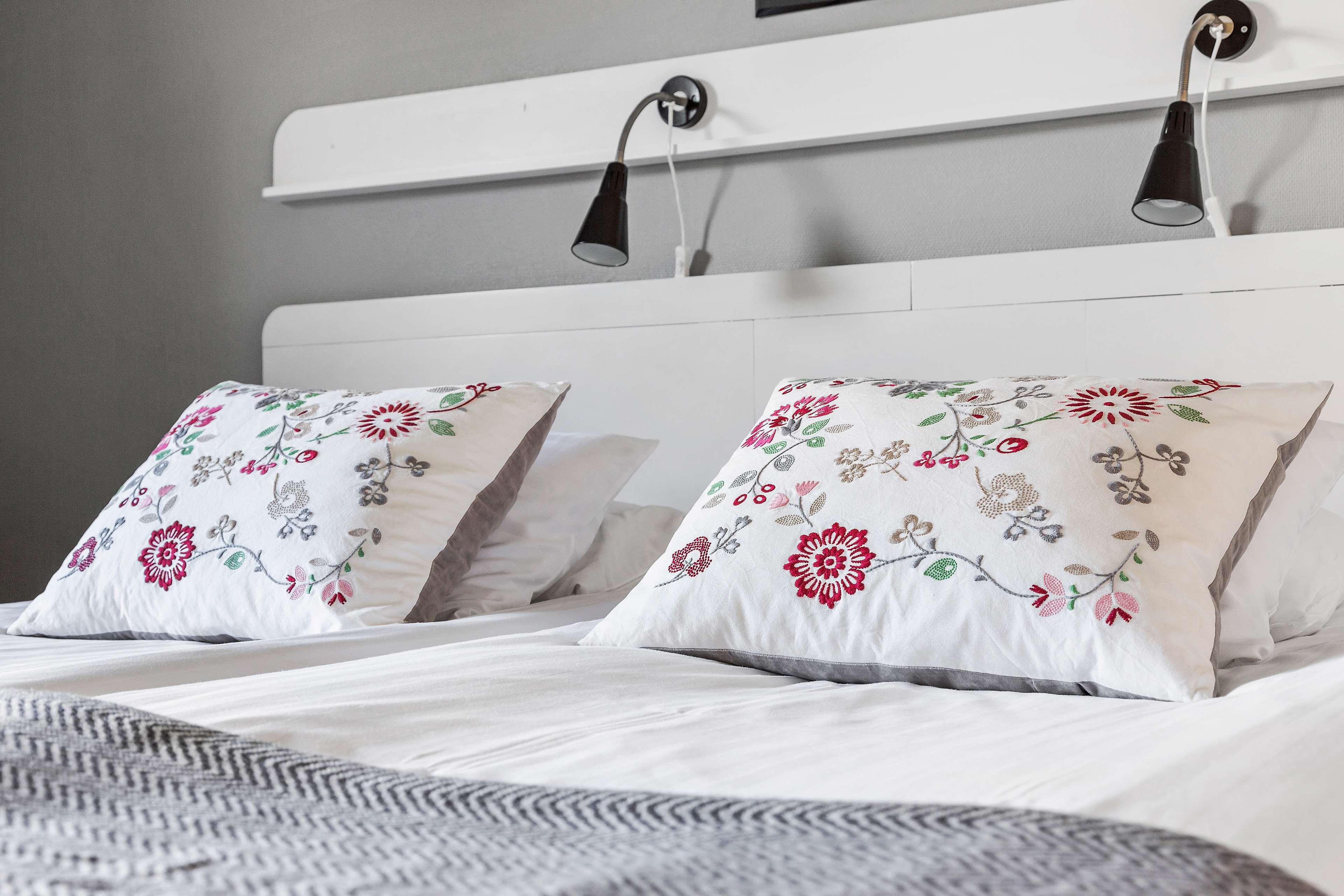 Double Business King Bed