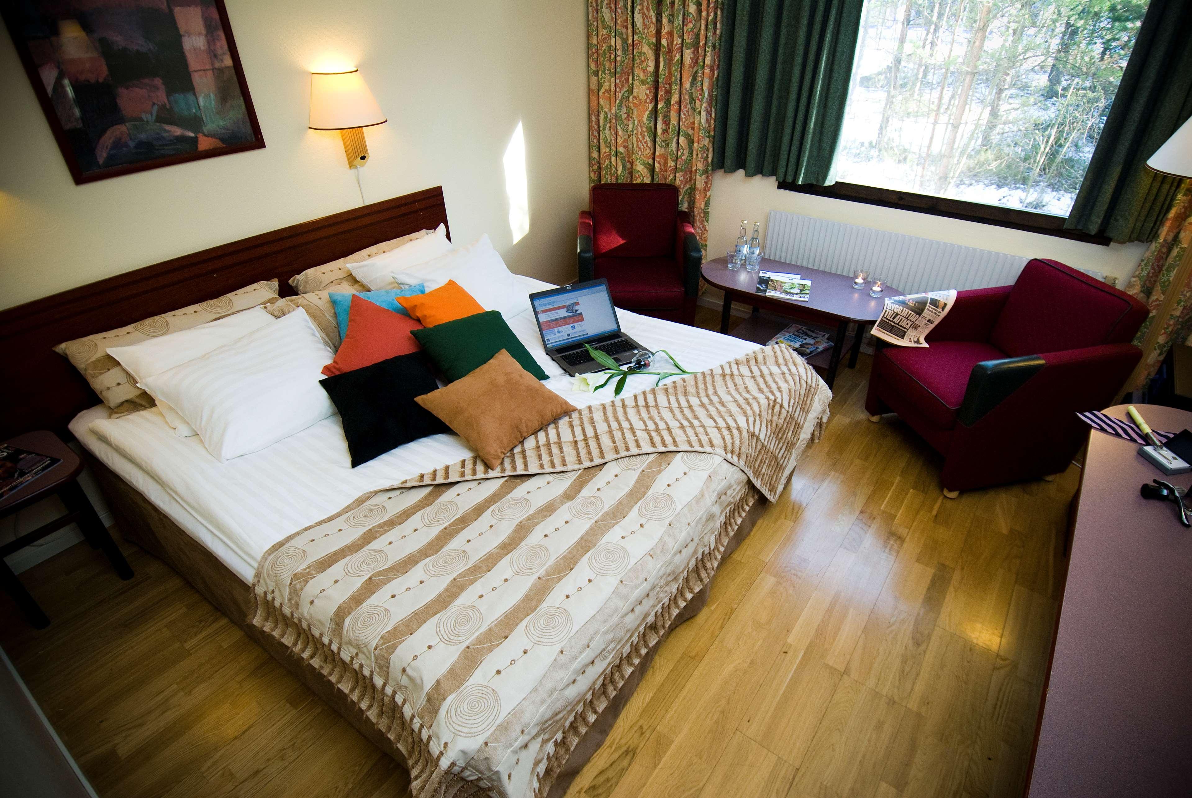 Double Business King Bed