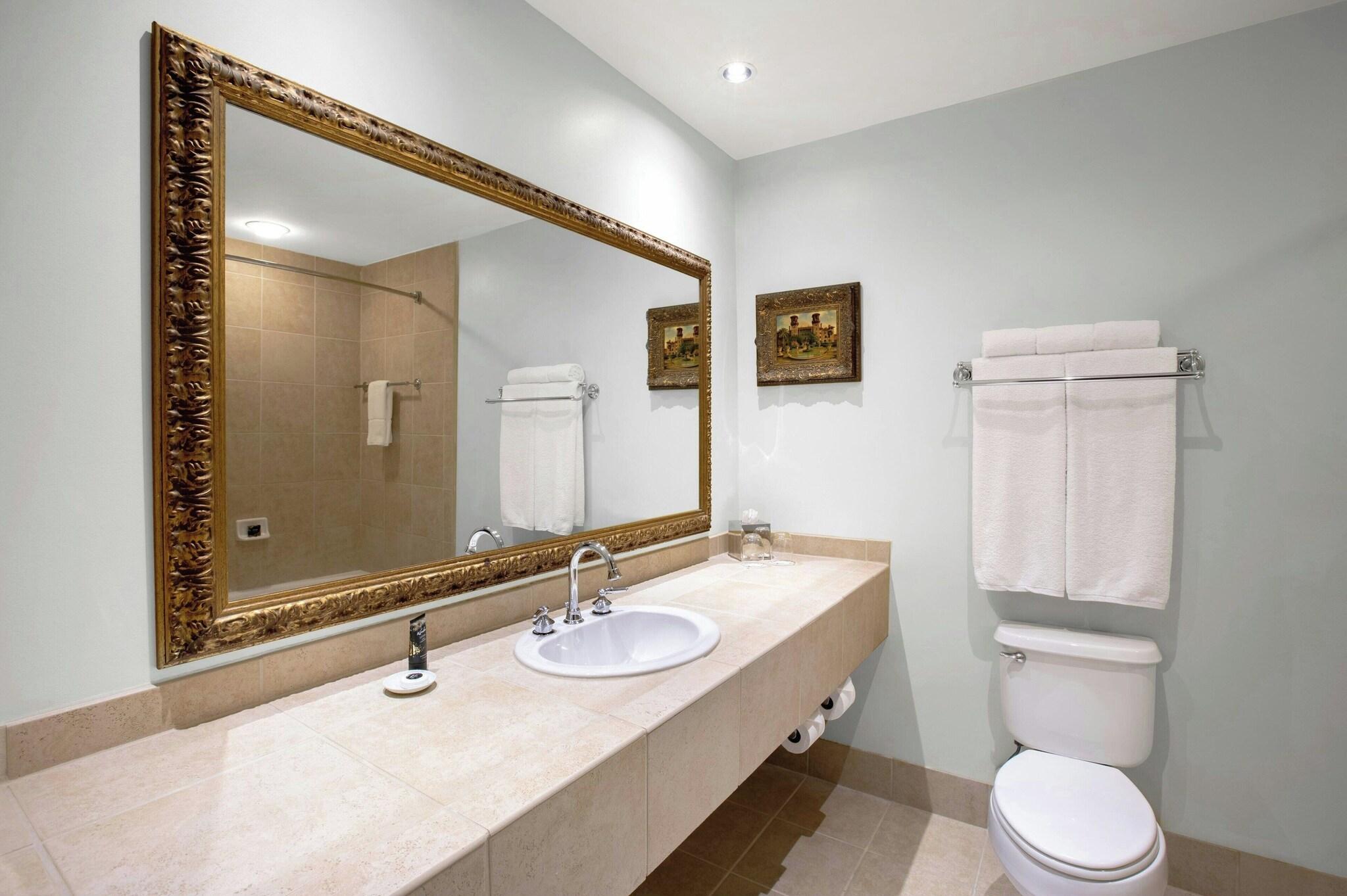 Quadruple Two Queen Beds Premium