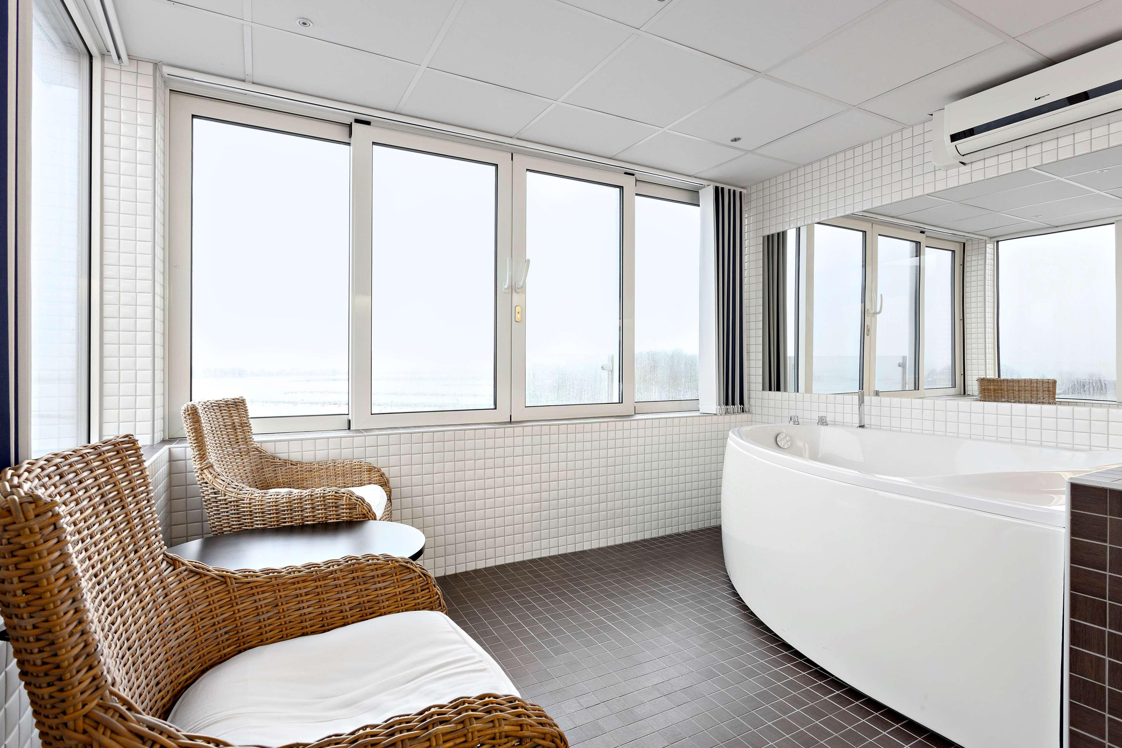 Suite Queen Size Bed