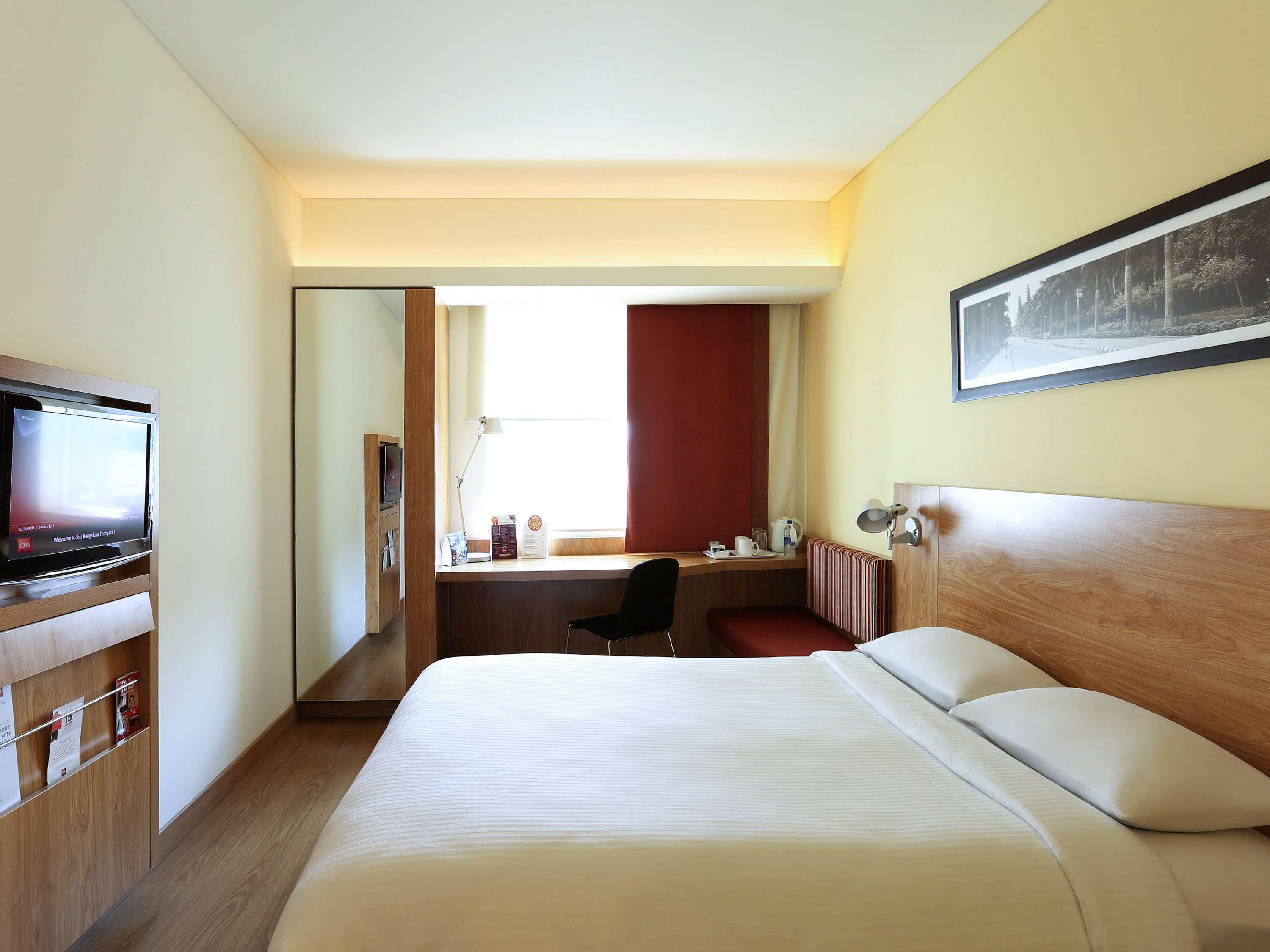 Double Deluxe Queen Bed