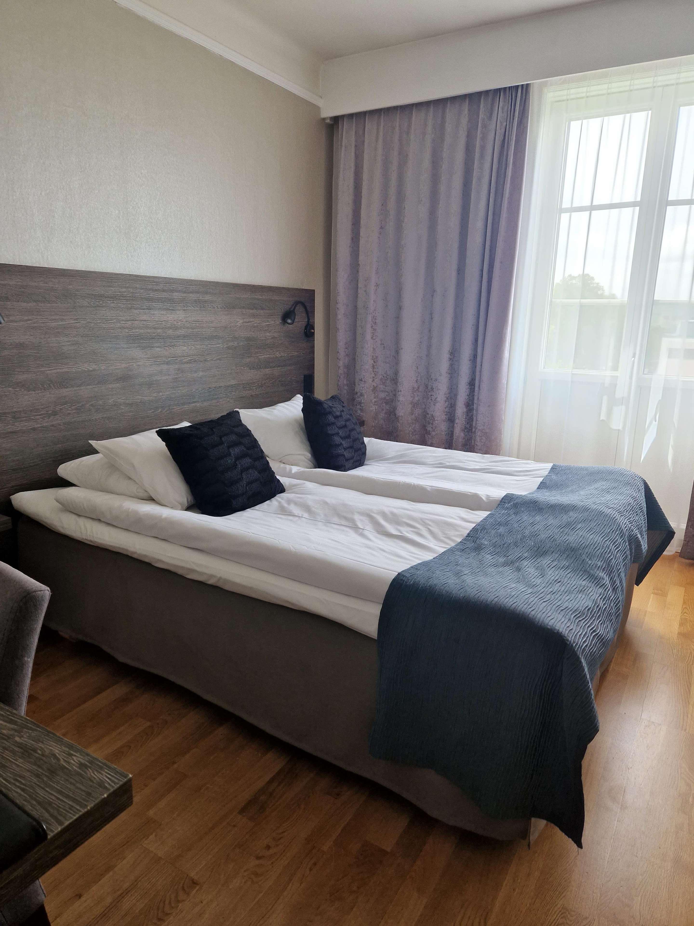 Double Queen Size Bed