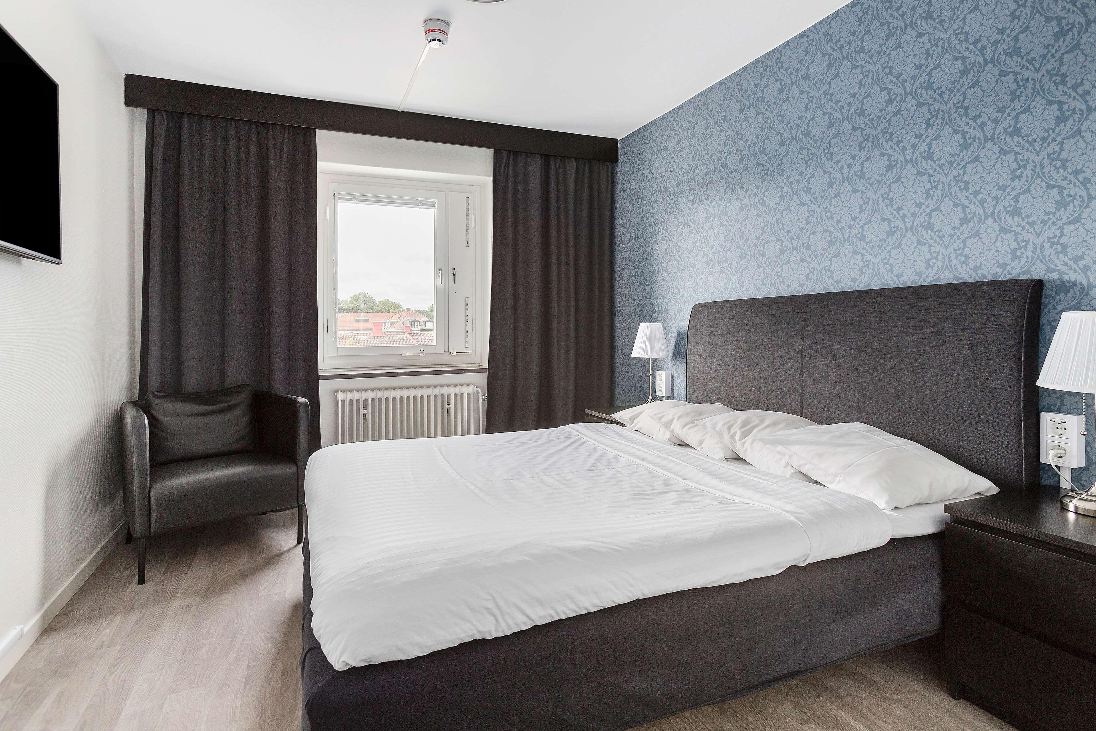 Double Queen Bed Non Smoking