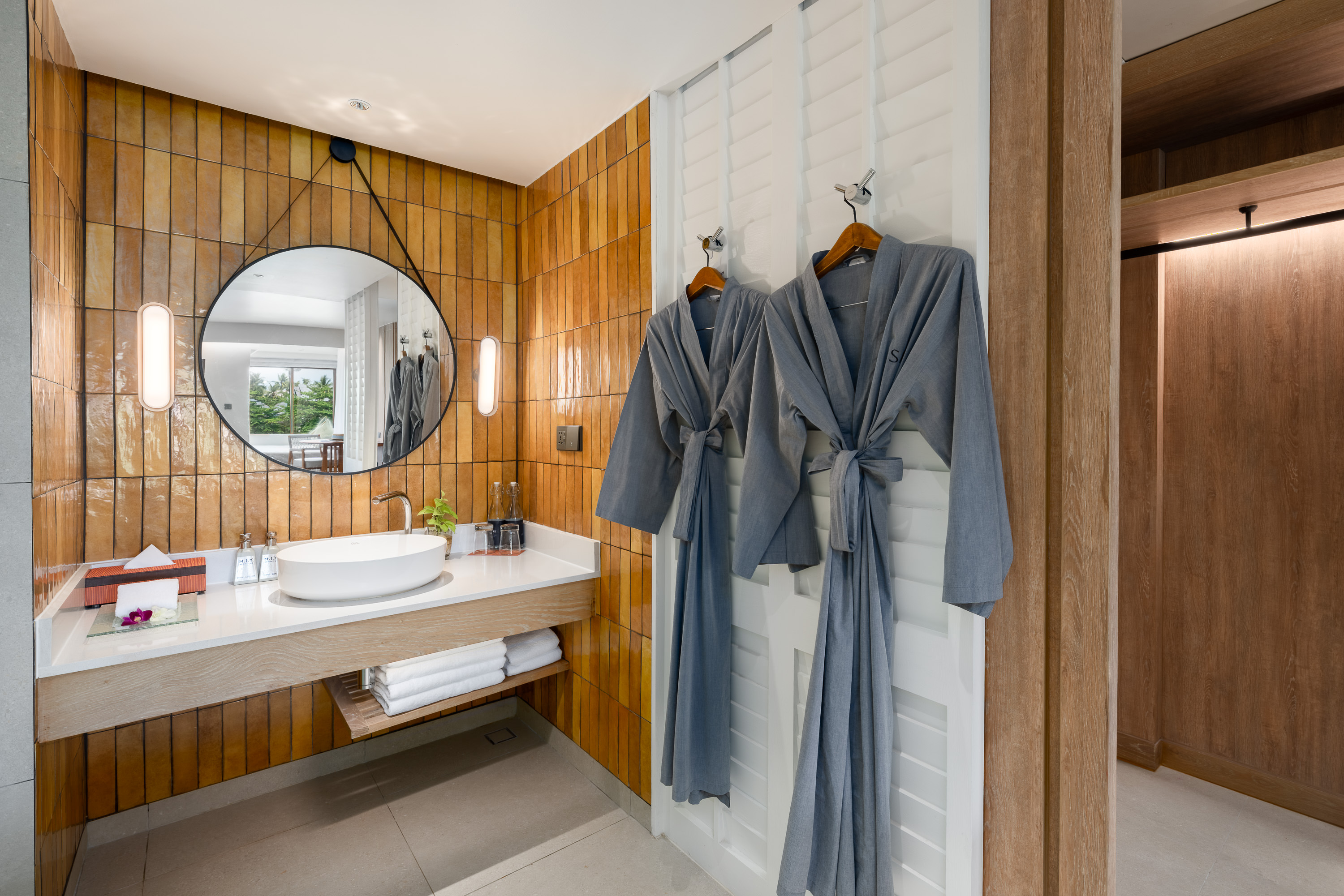 Double Club King Bed