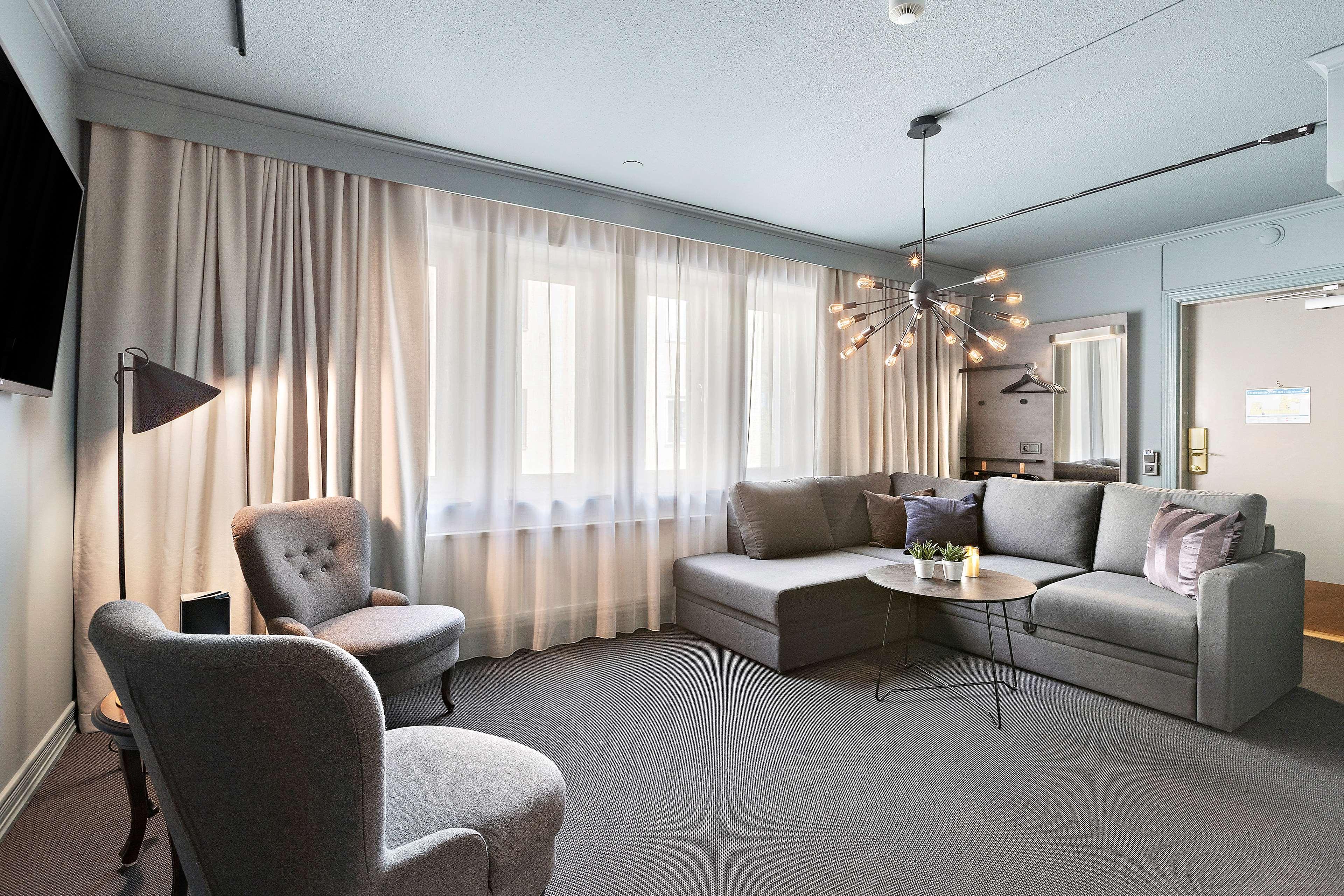 Studio King Size Bed