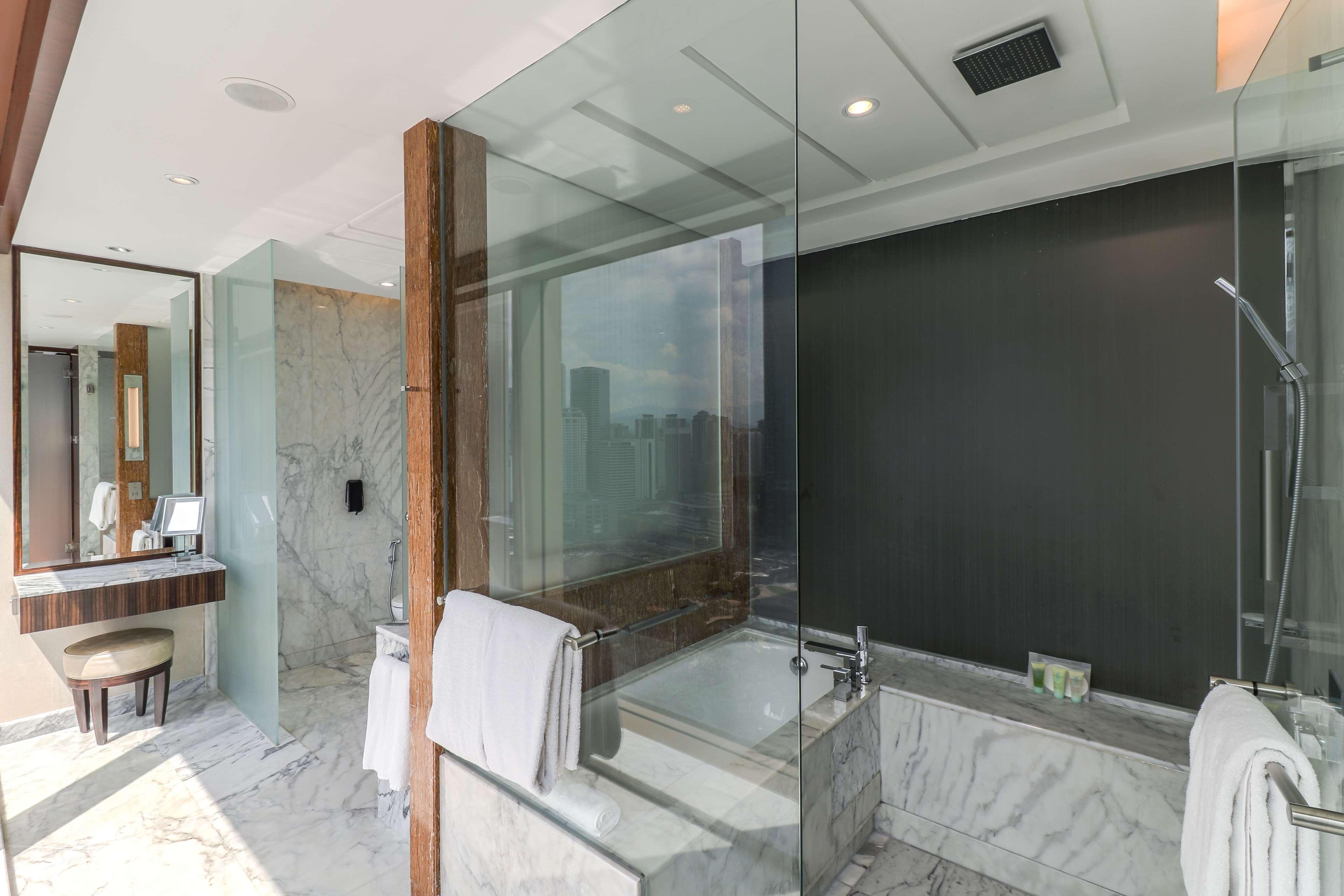 Double Deluxe King Bed