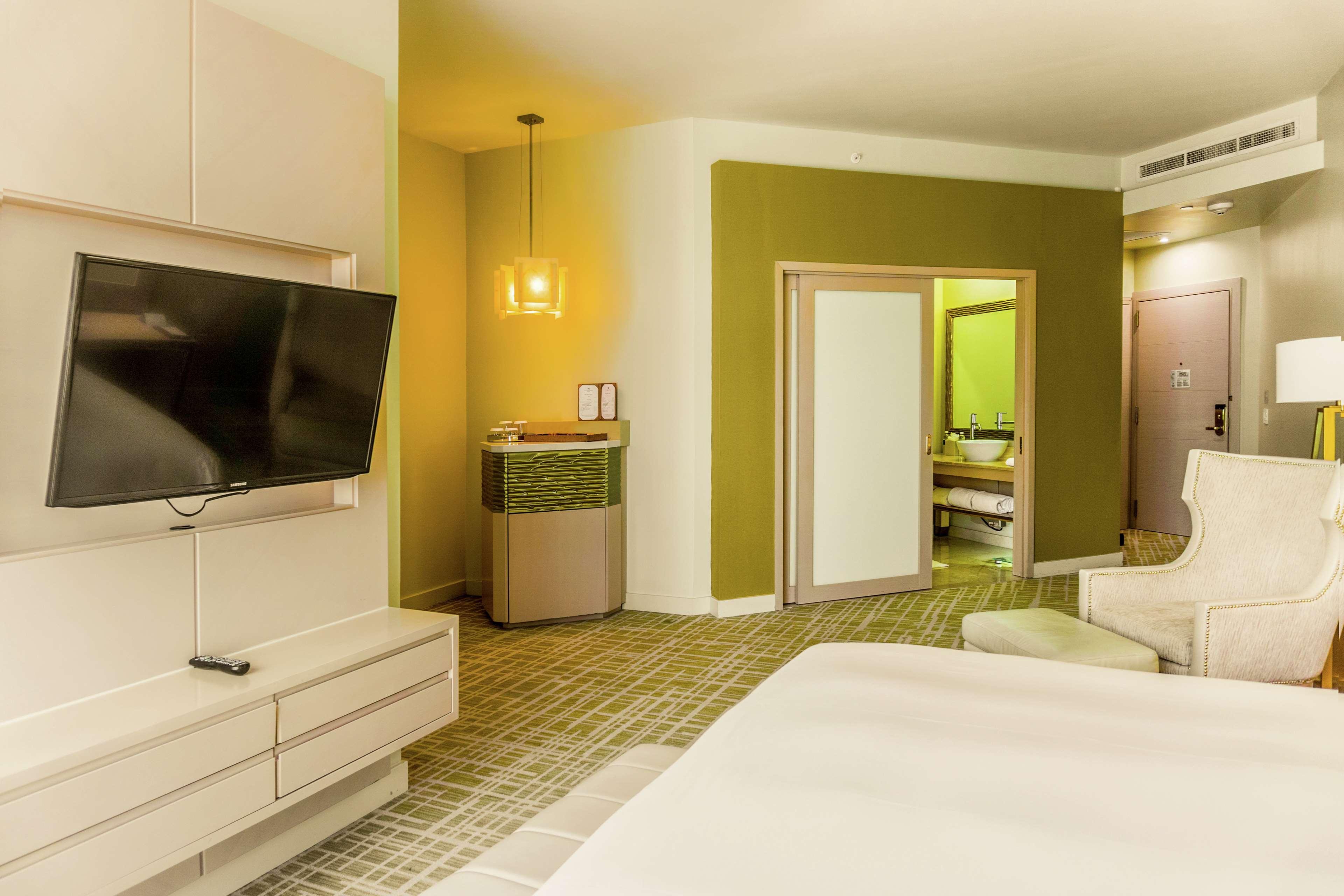 Double Deluxe King Bed