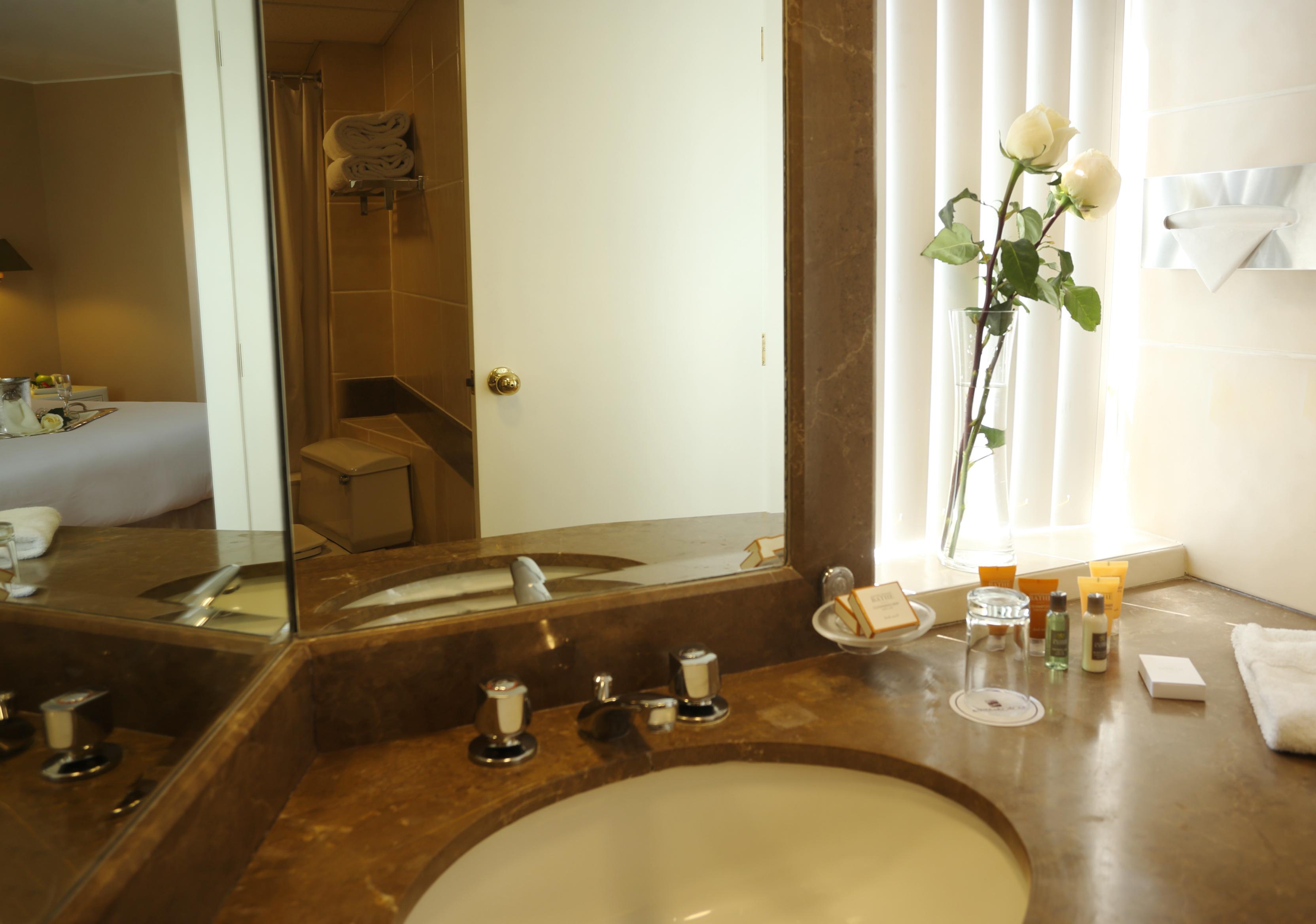 Junior Suite Queen Size Bed