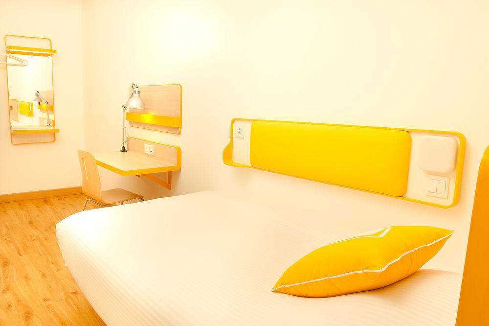 Double Queen Size Bed