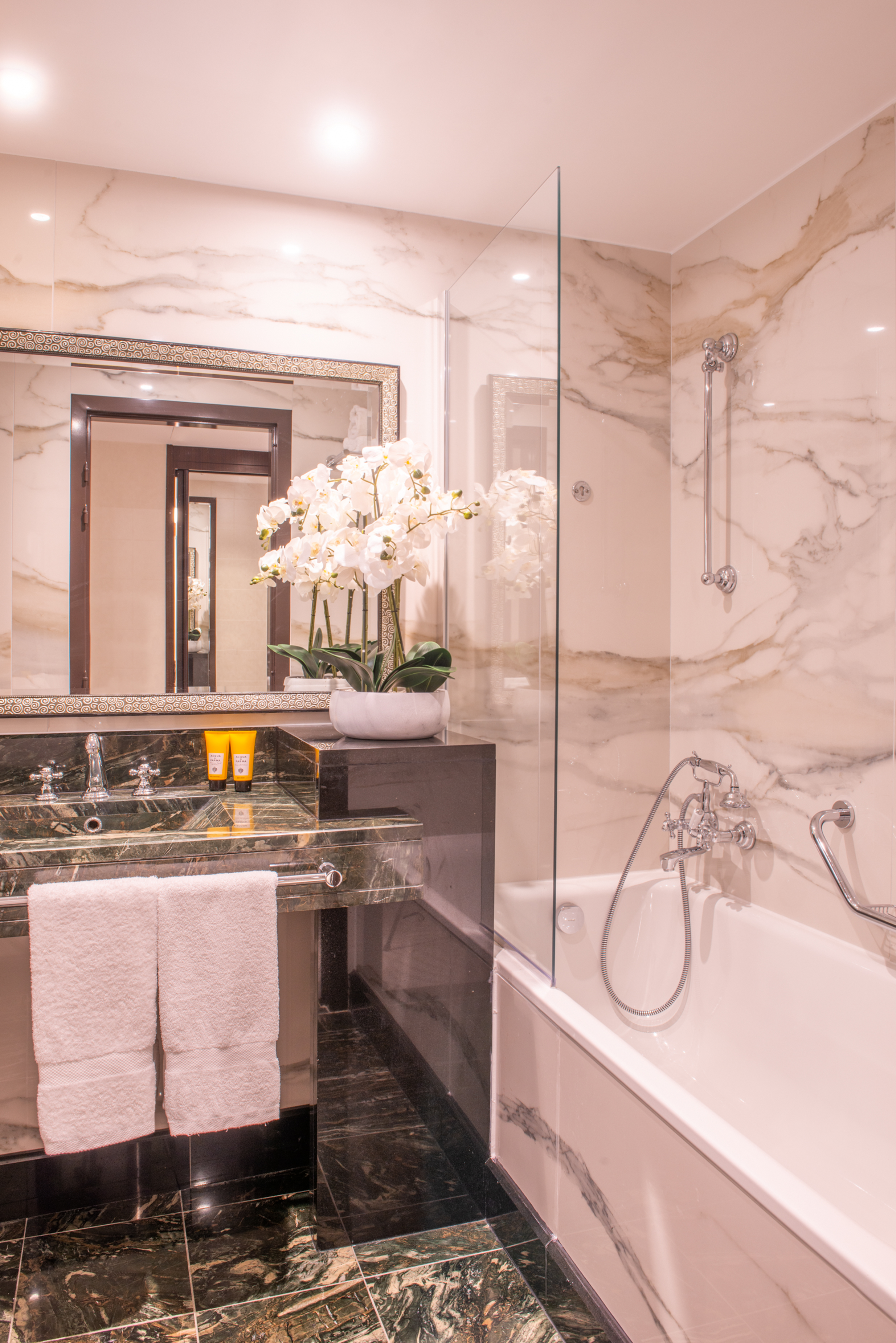 Double Deluxe King Bed