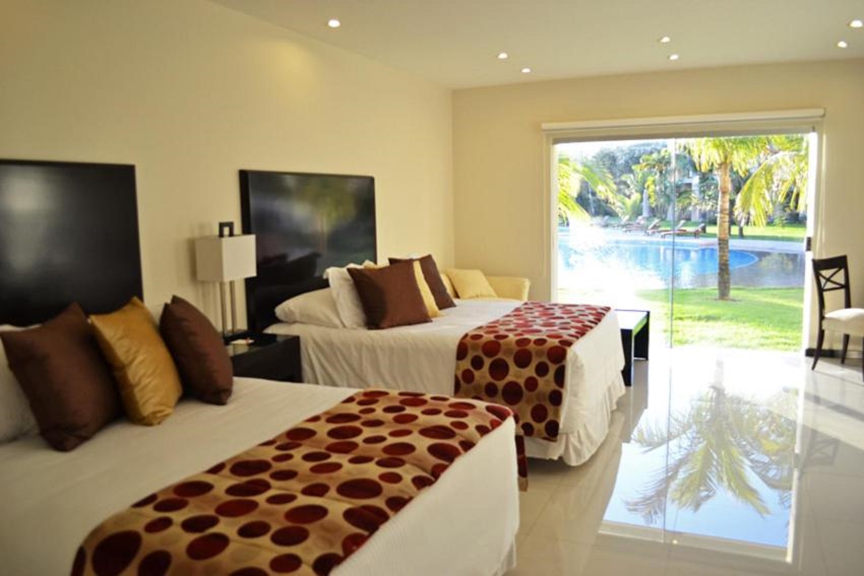 Twin Executive Two Queen Beds