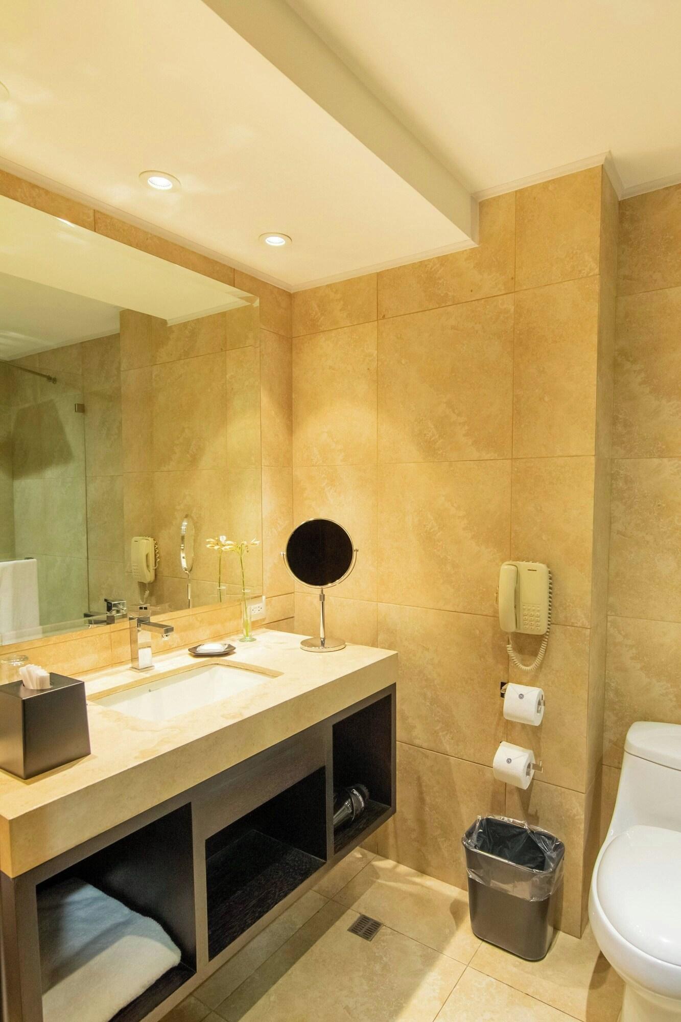 Suite Club King Bed