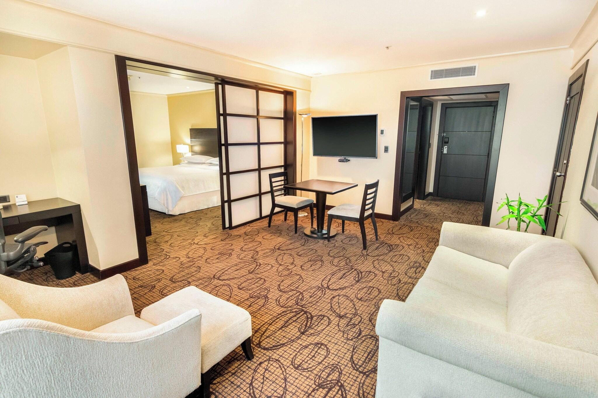 Suite Club King Bed