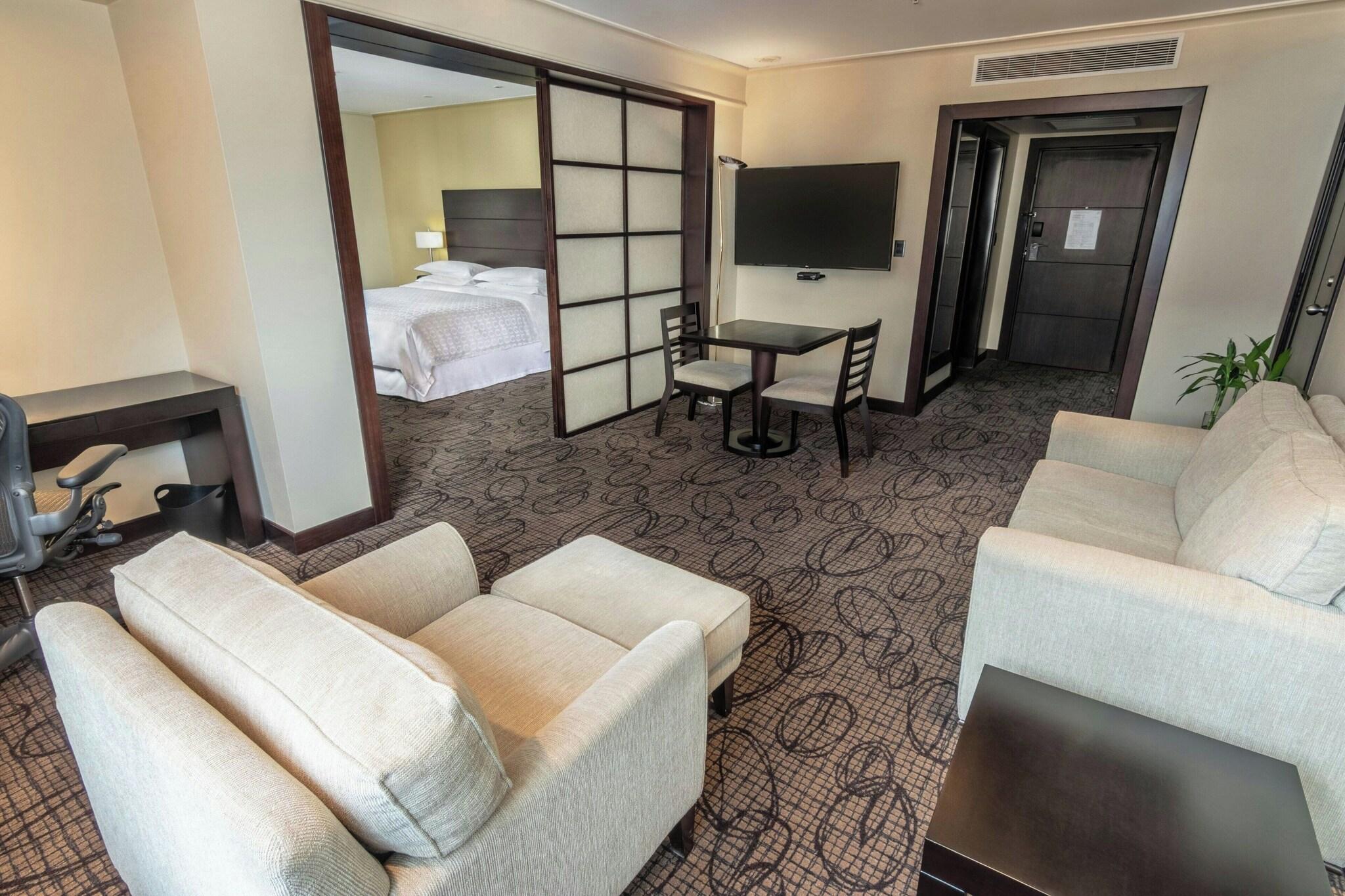 Suite Club King Bed