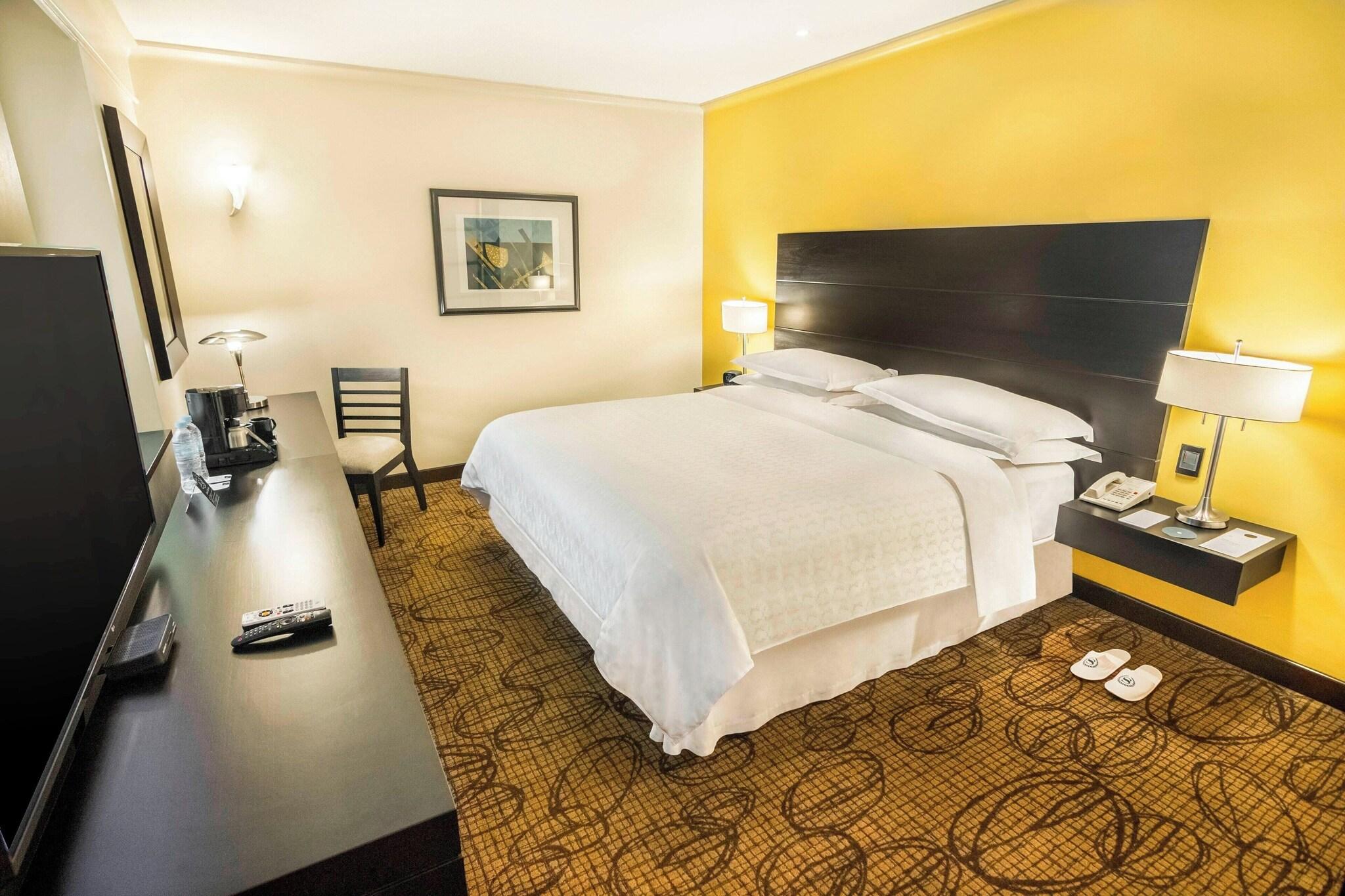 Suite Club King Bed