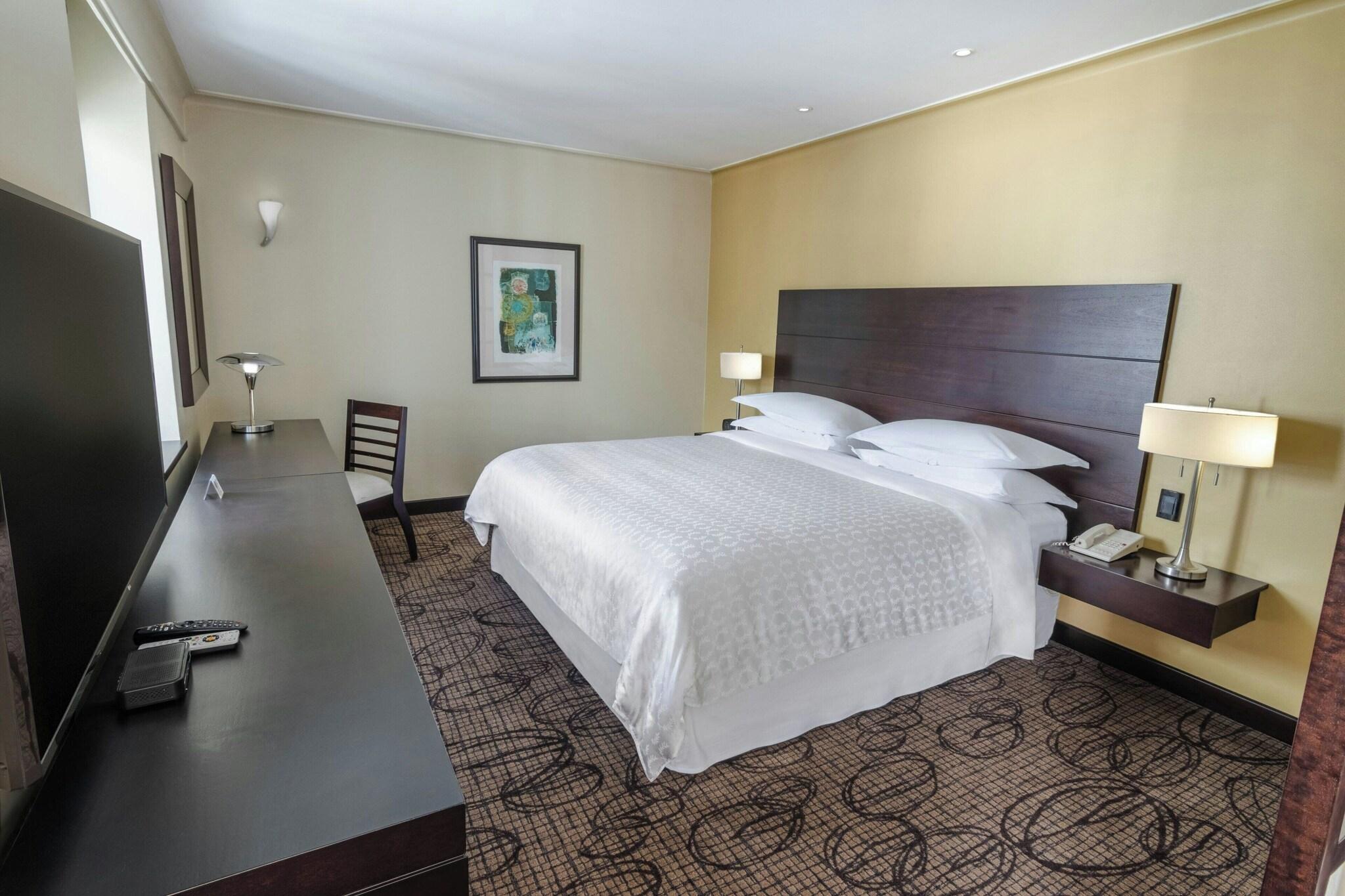 Suite Club King Bed