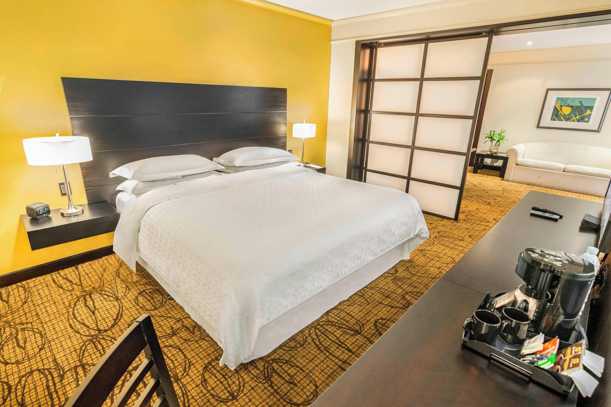 Suite Club King Bed