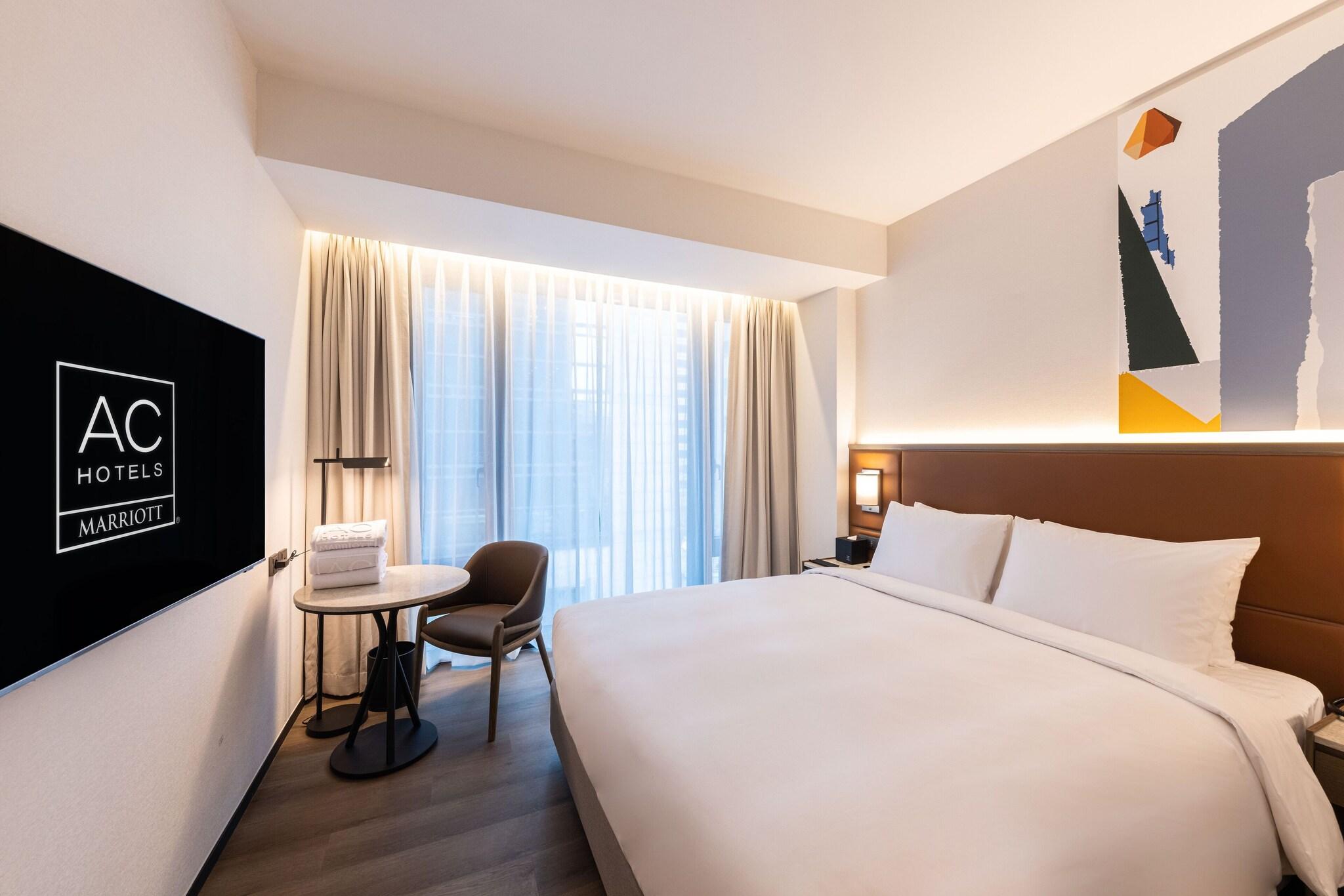 Double City View Queen Bed