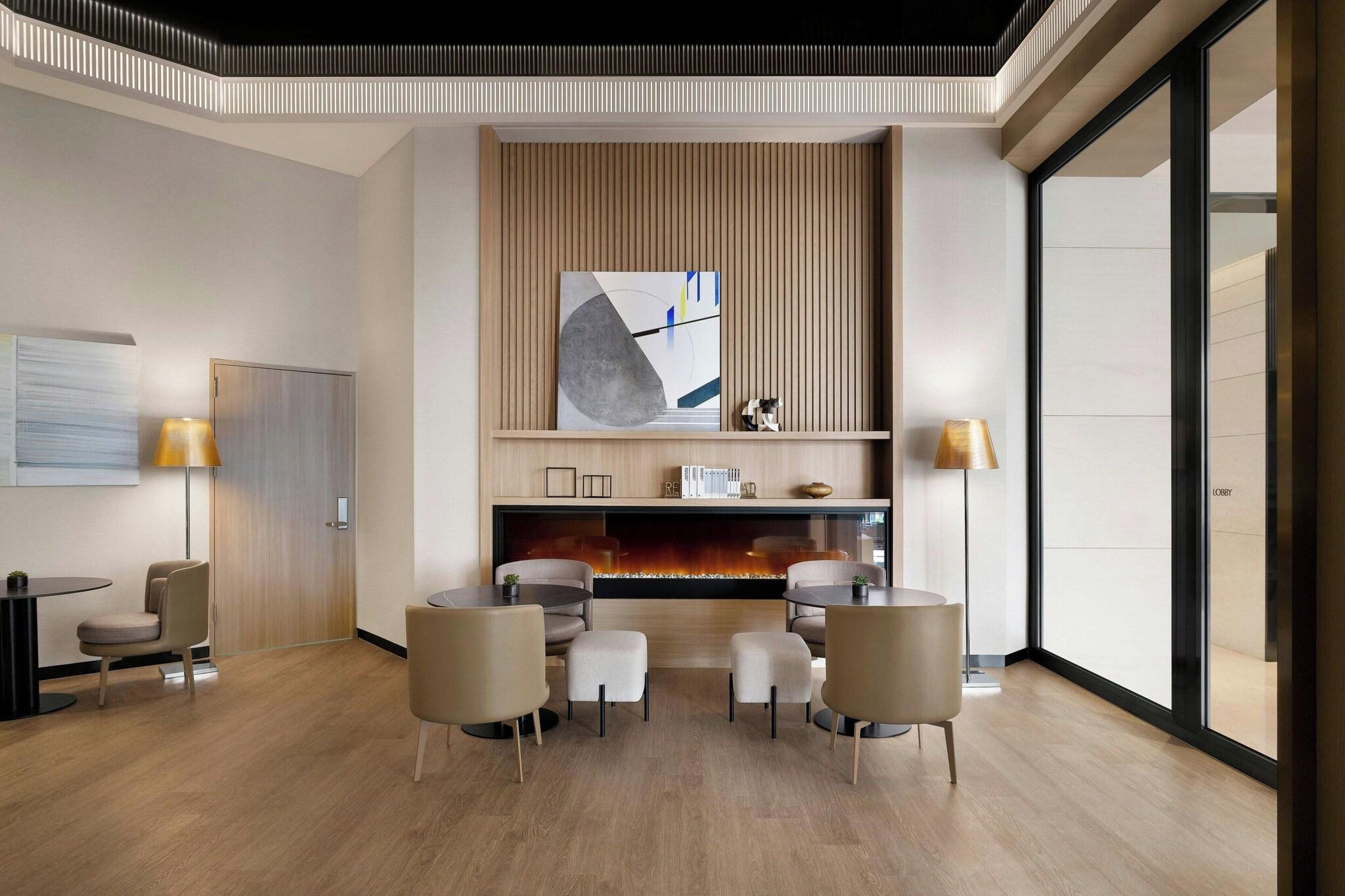 Suite Club Queen Bed