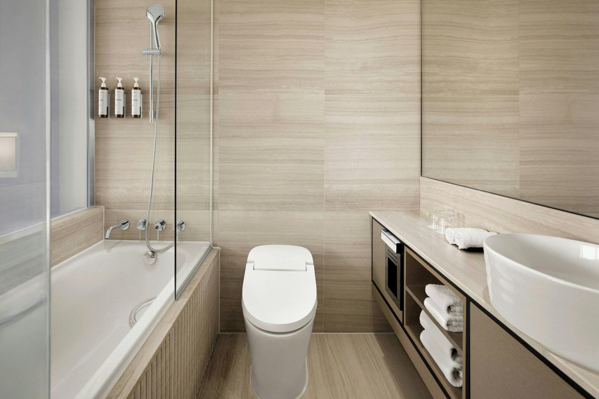 Studio Club King Bed