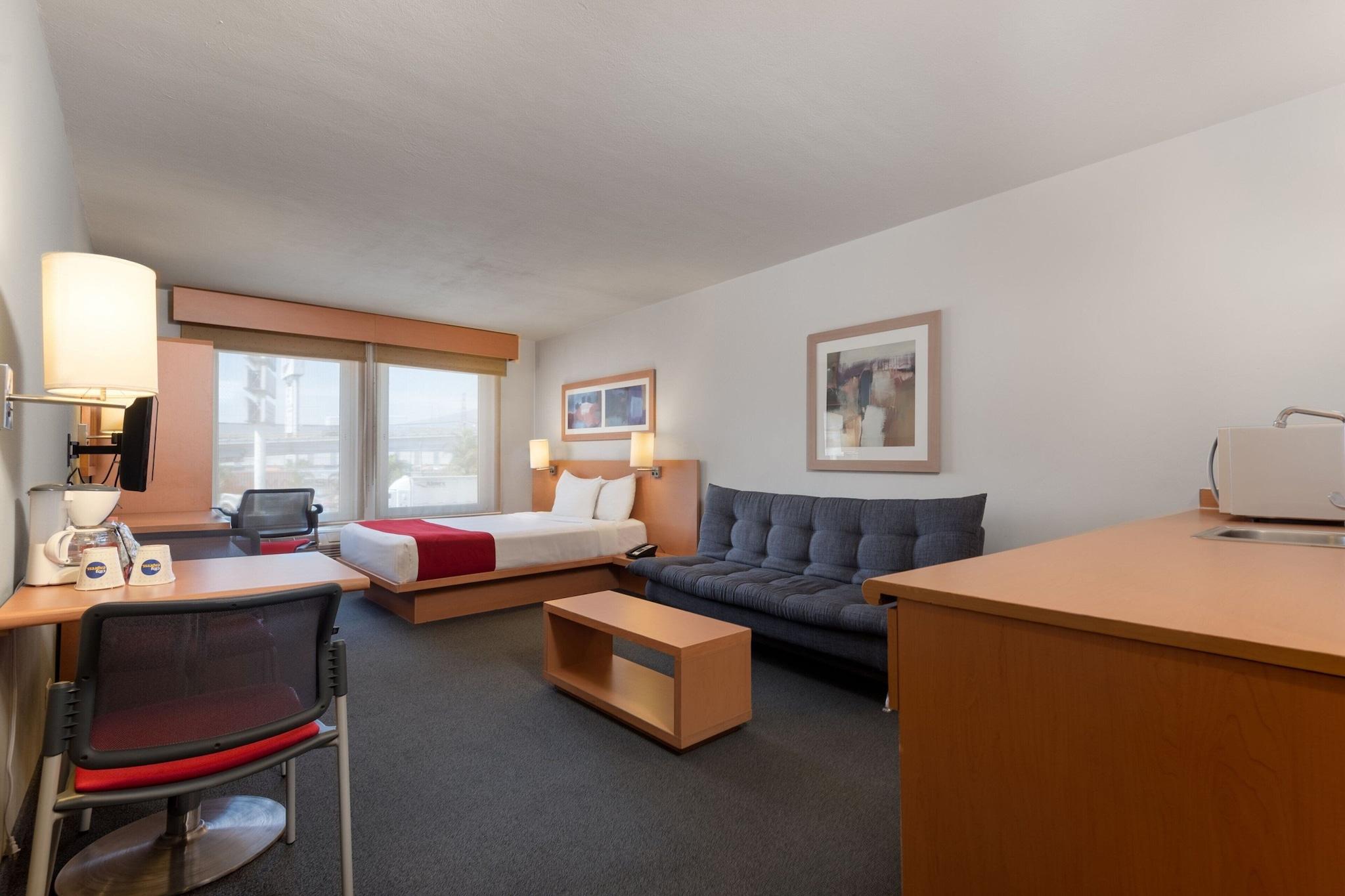 Suite Queen Size Bed