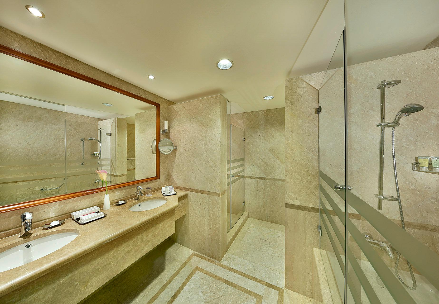 Suite Sea View King Bed